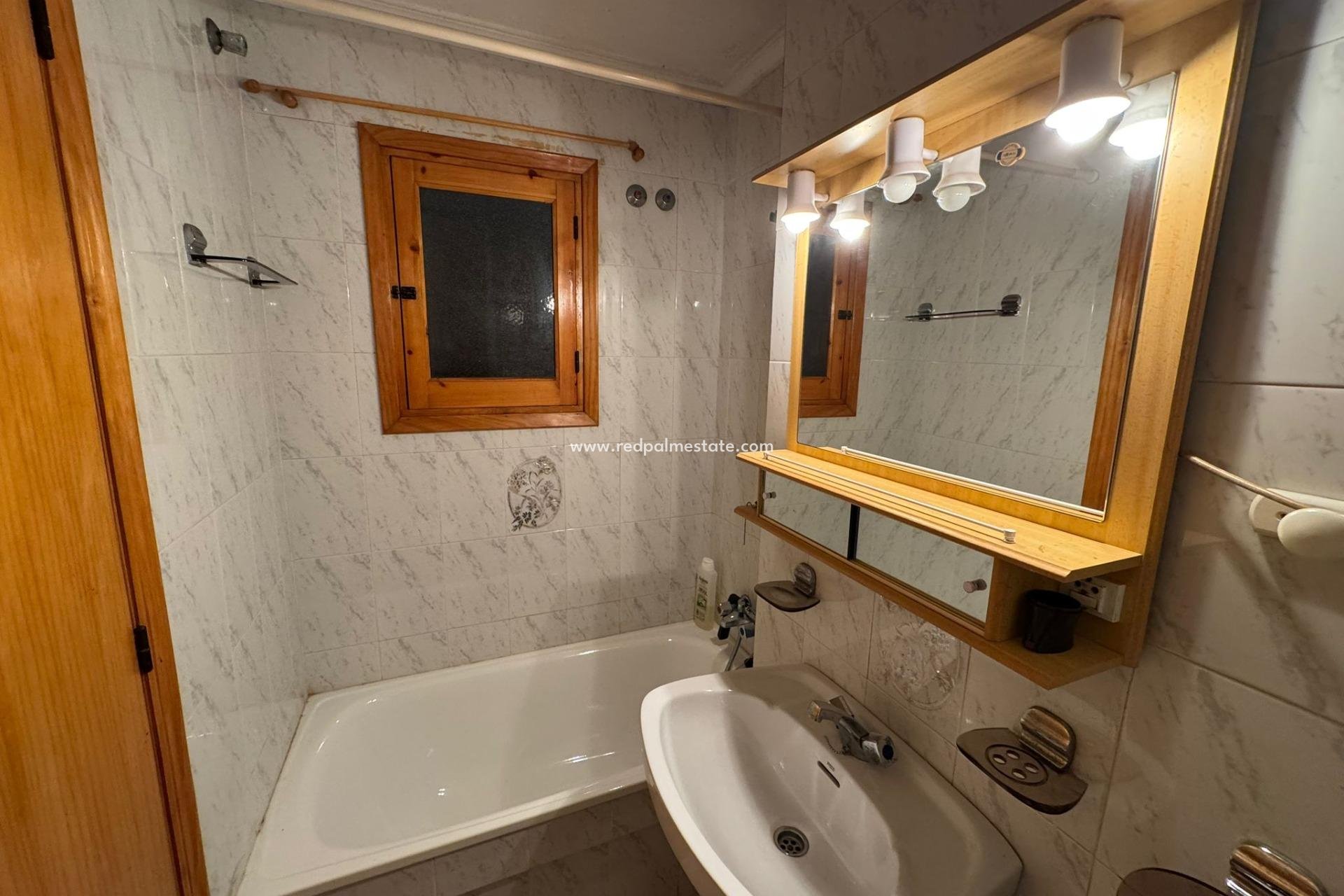 Resale - Apartments -
Torrevieja - Center