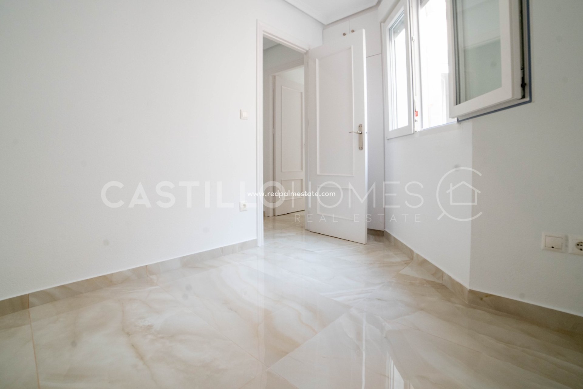 Resale - Apartments -
Torrevieja - Centro Torrevieja