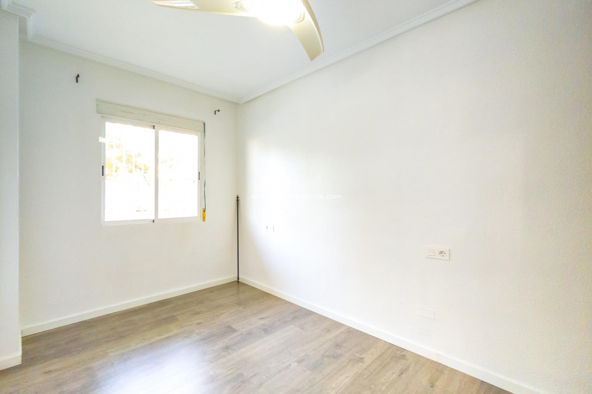 Resale - Apartments -
Torrevieja - Centro Torrevieja