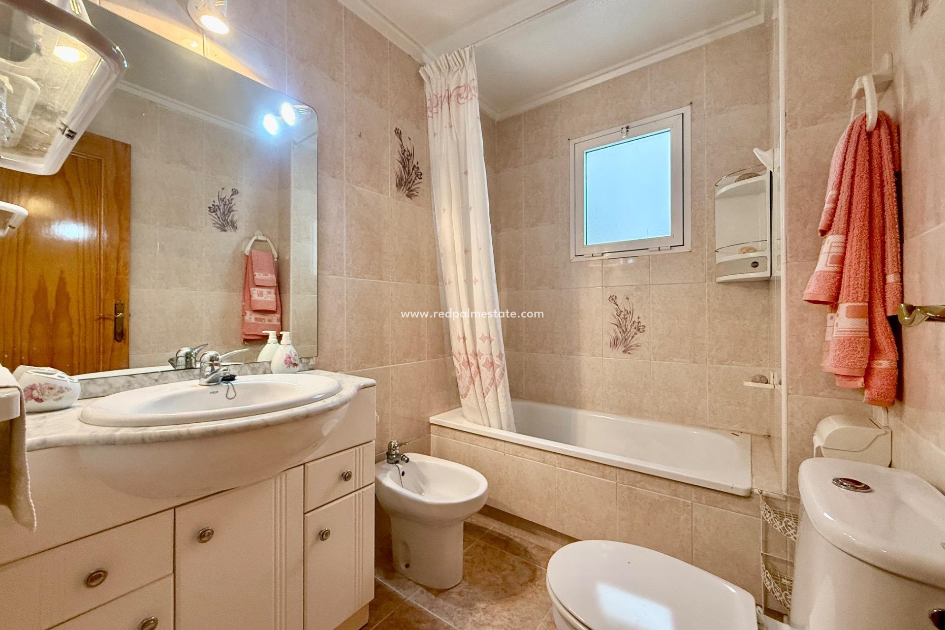 Resale - Apartments -
Torrevieja - Centro Torrevieja