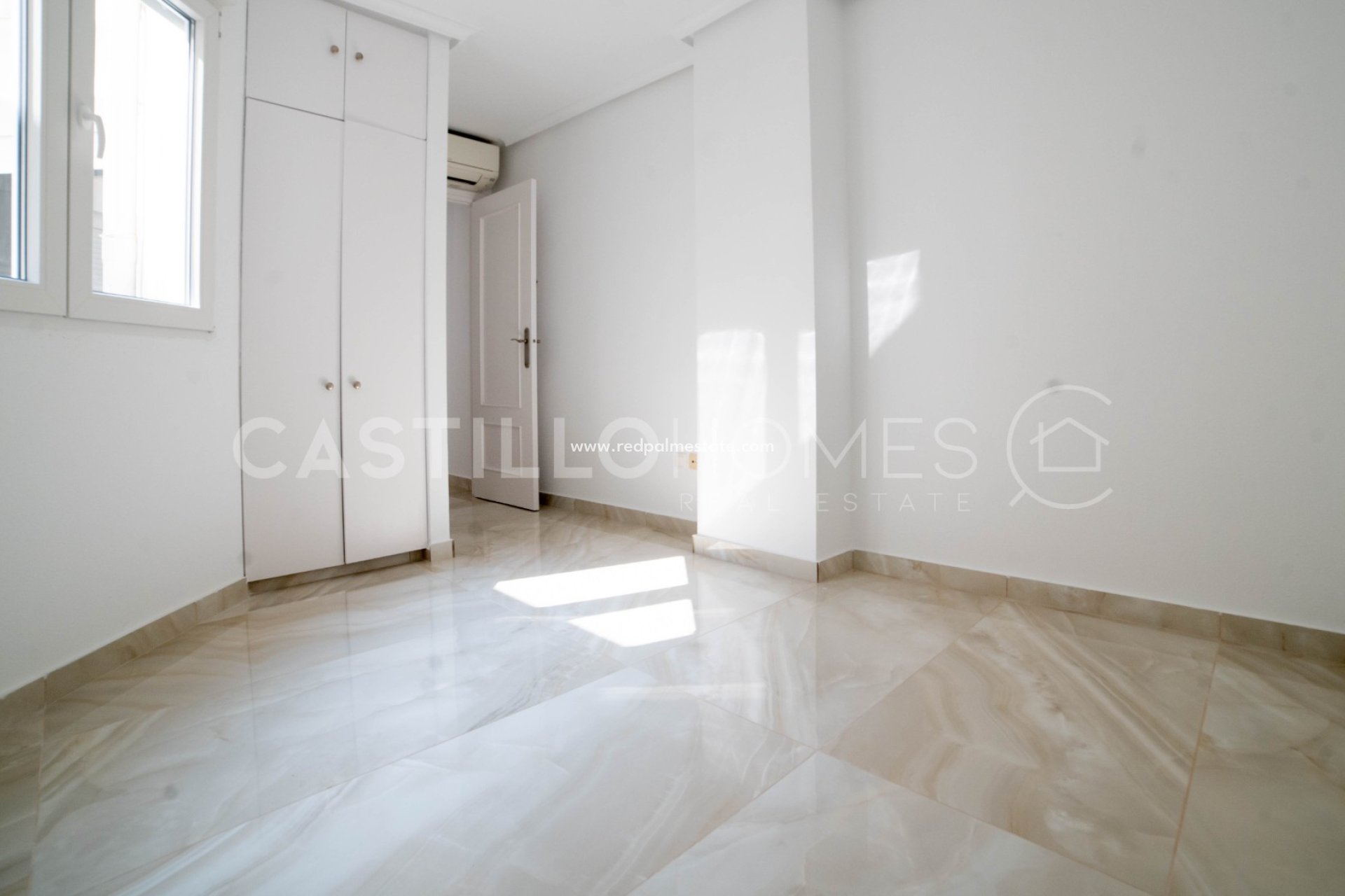 Resale - Apartments -
Torrevieja - Centro