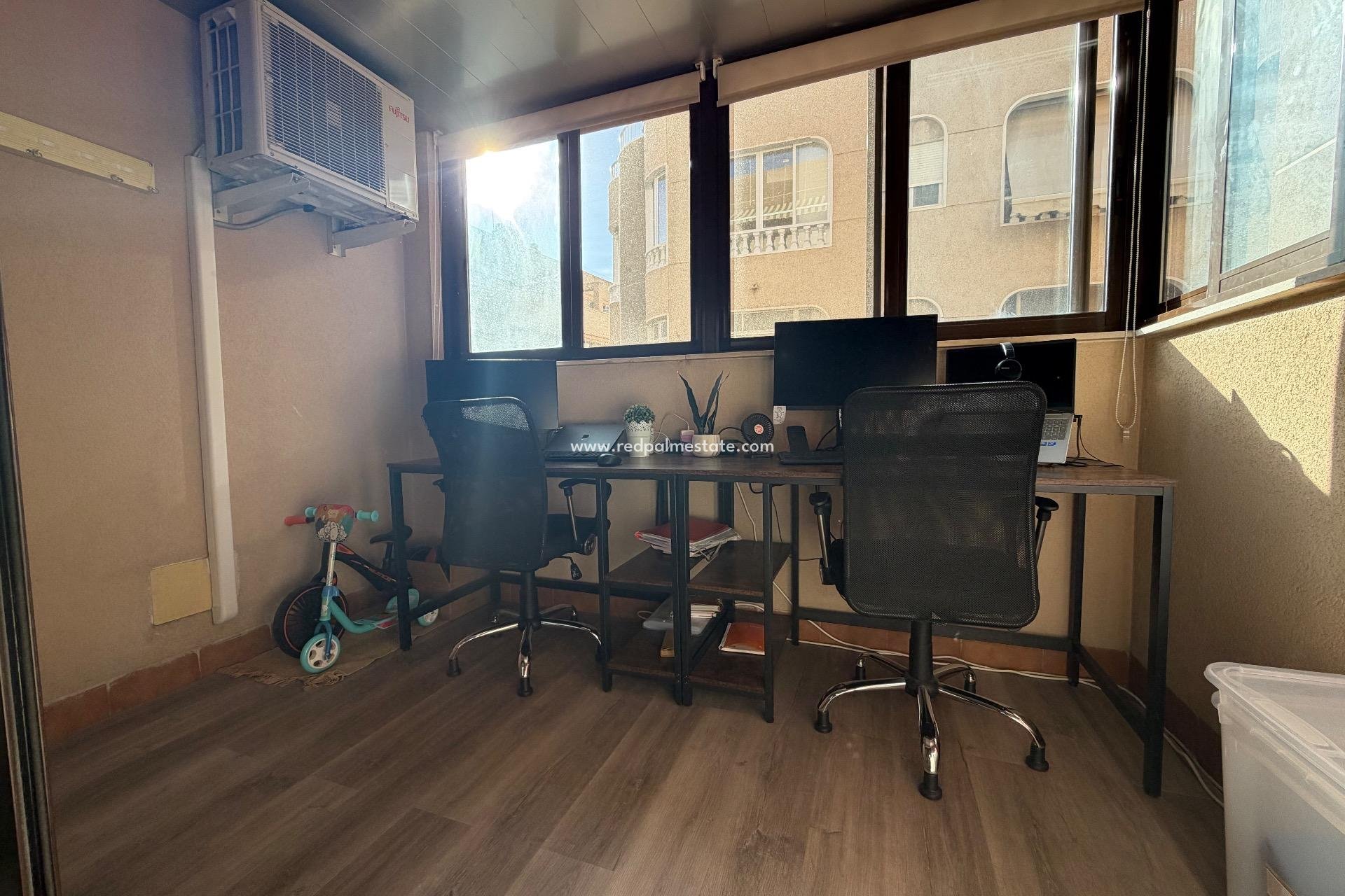 Resale - Apartments -
Torrevieja - Centro