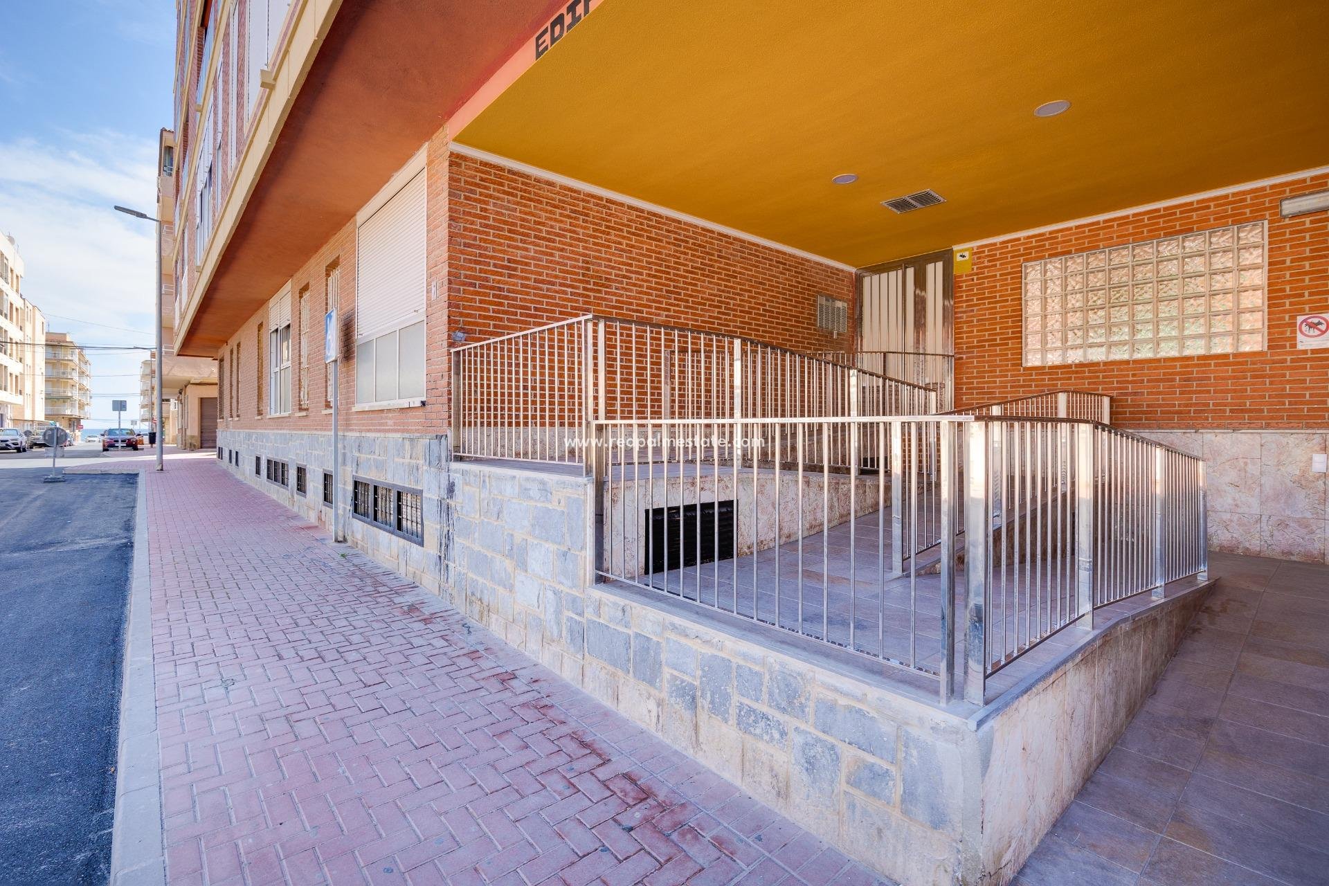 Resale - Apartments -
Torrevieja - El Acequión - Los Náufragos