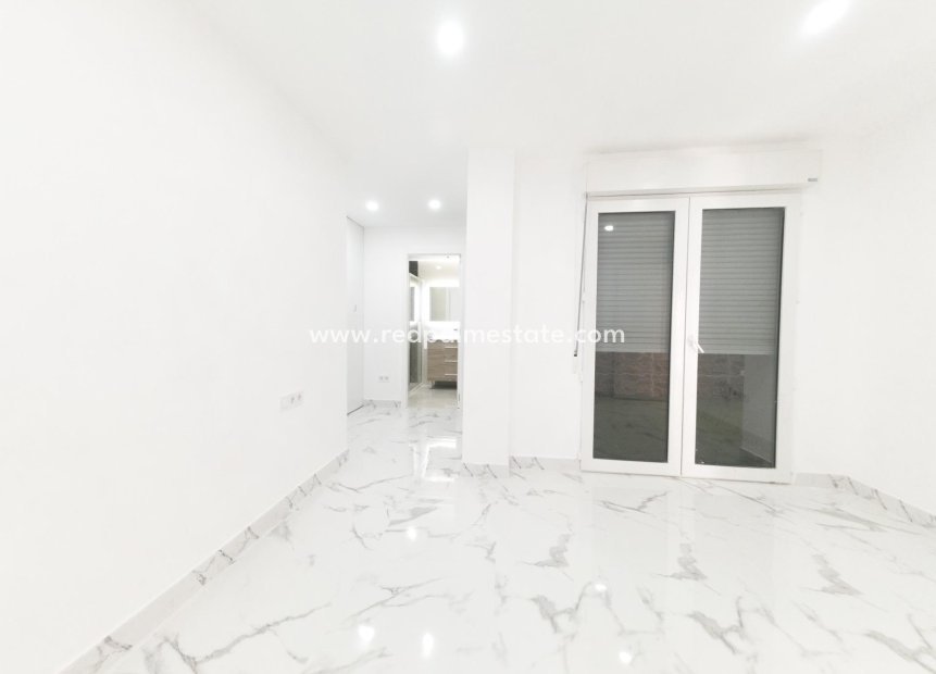 Resale - Apartments -
Torrevieja - El Acequión - Los Náufragos