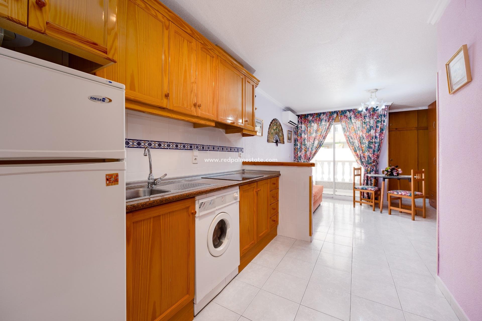 Resale - Apartments -
Torrevieja - El Acequión - Los Náufragos