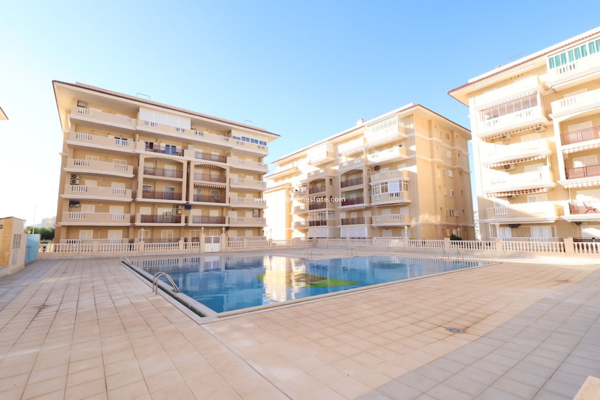 Resale - Apartments -
Torrevieja - La Mata