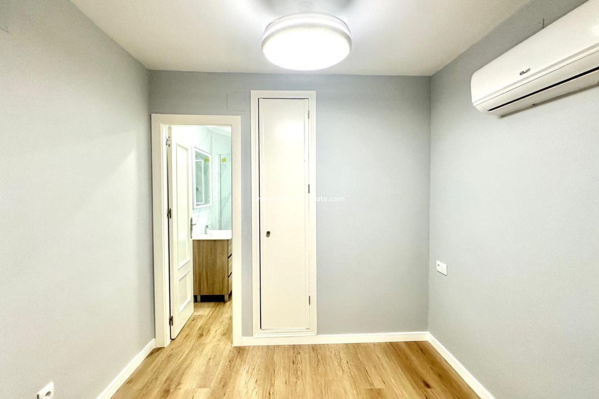 Resale - Apartments -
Torrevieja - La Mata