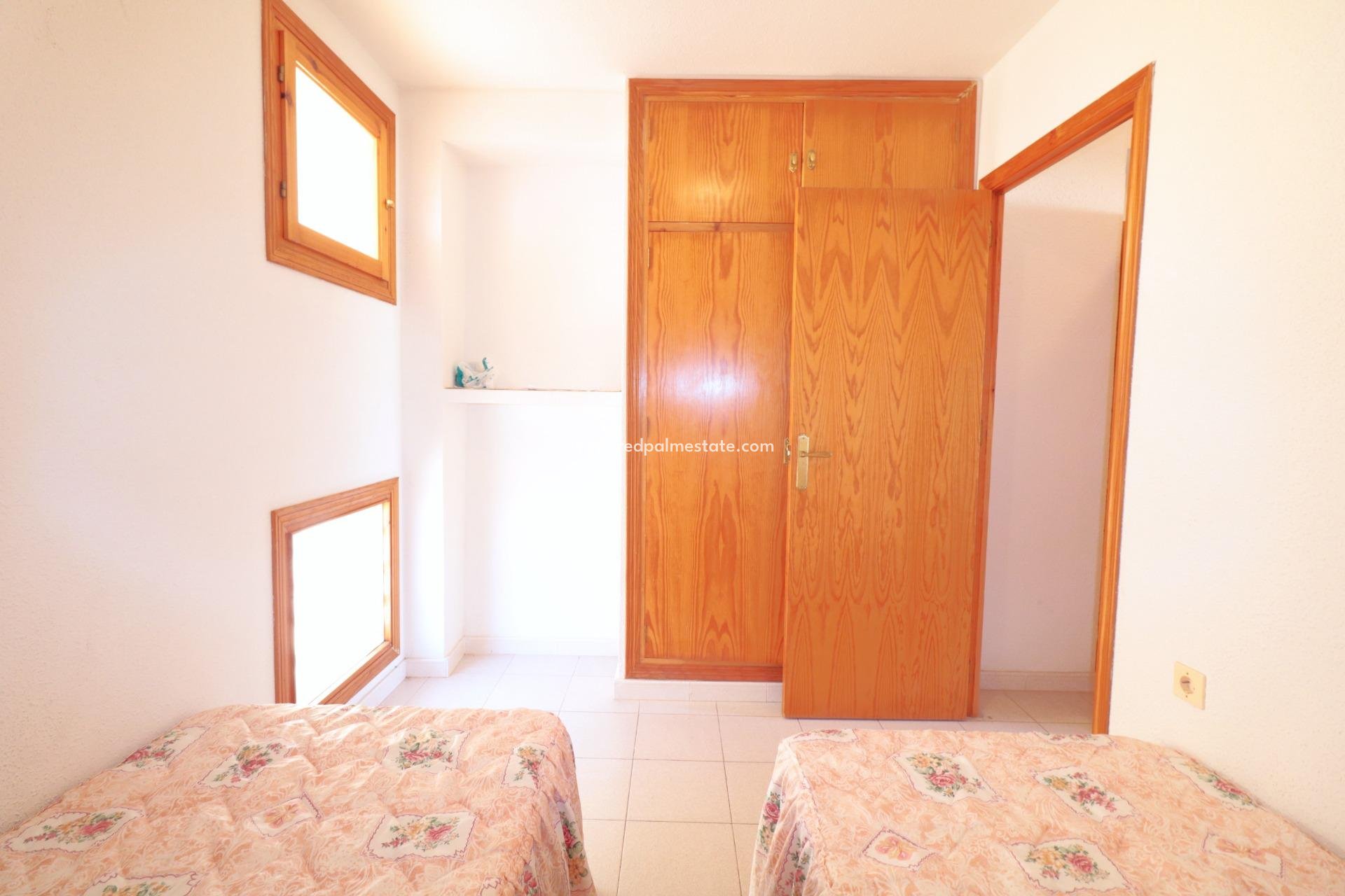 Resale - Apartments -
Torrevieja - La Veleta