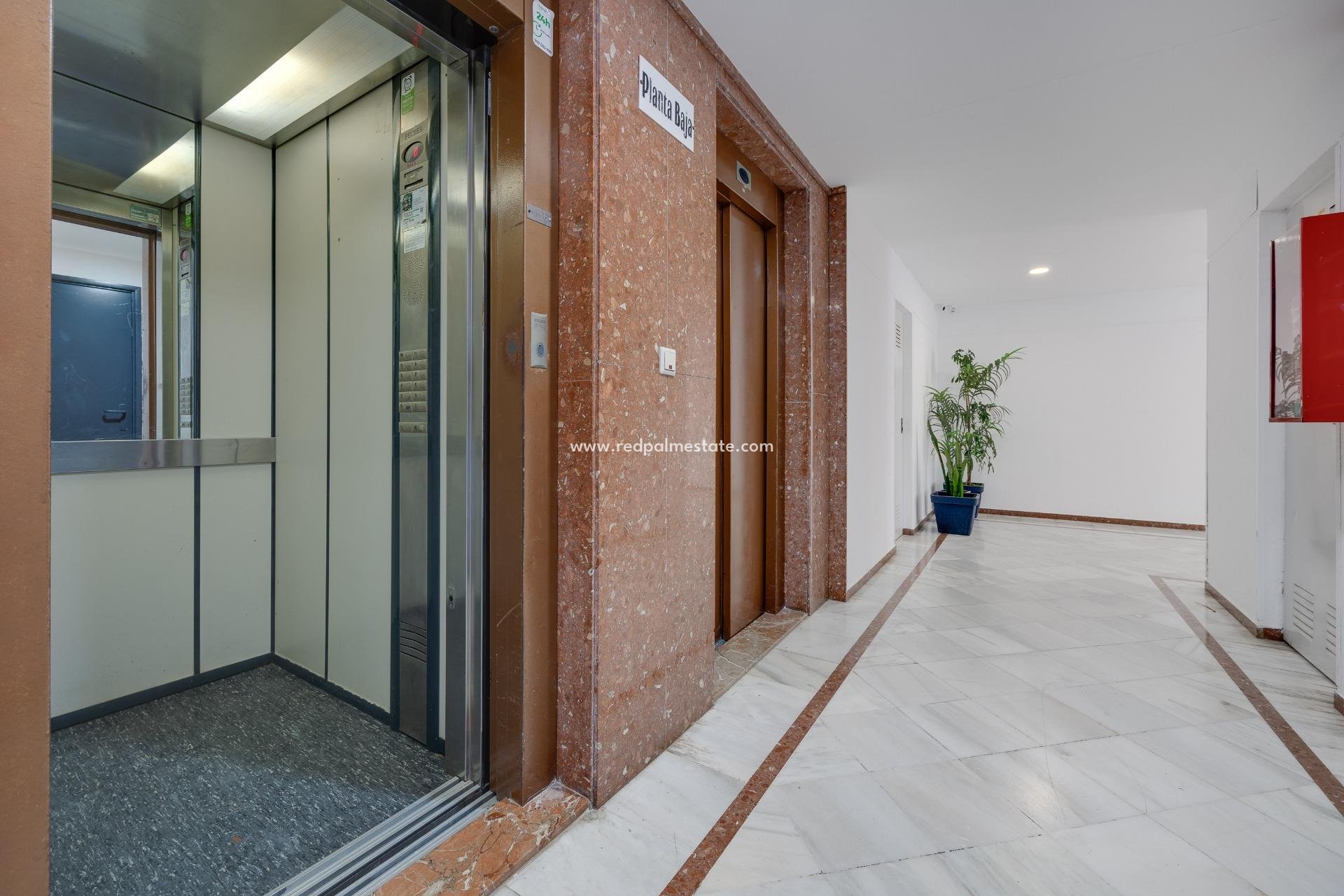 Resale - Apartments -
Torrevieja - La Veleta