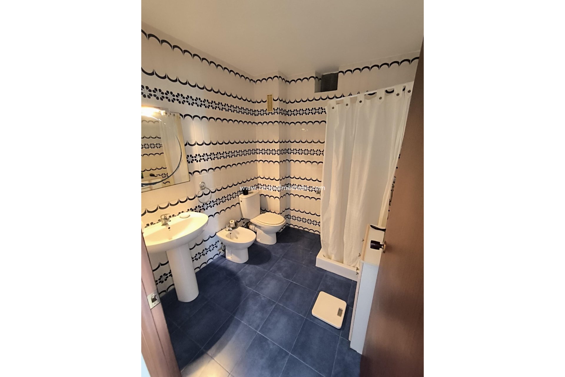 Resale - Apartments -
Torrevieja - Las Piscinas Naturales