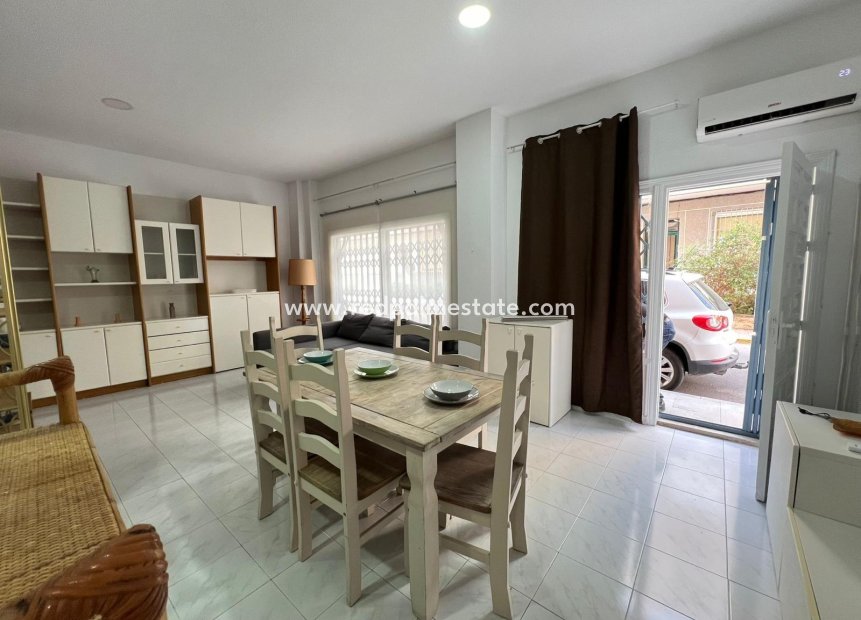 Resale - Apartments -
Torrevieja - Playa de los Locos