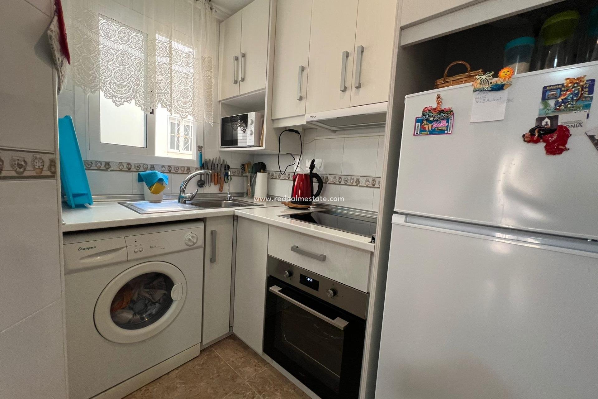 Resale - Apartments -
Torrevieja - Playa de los Locos