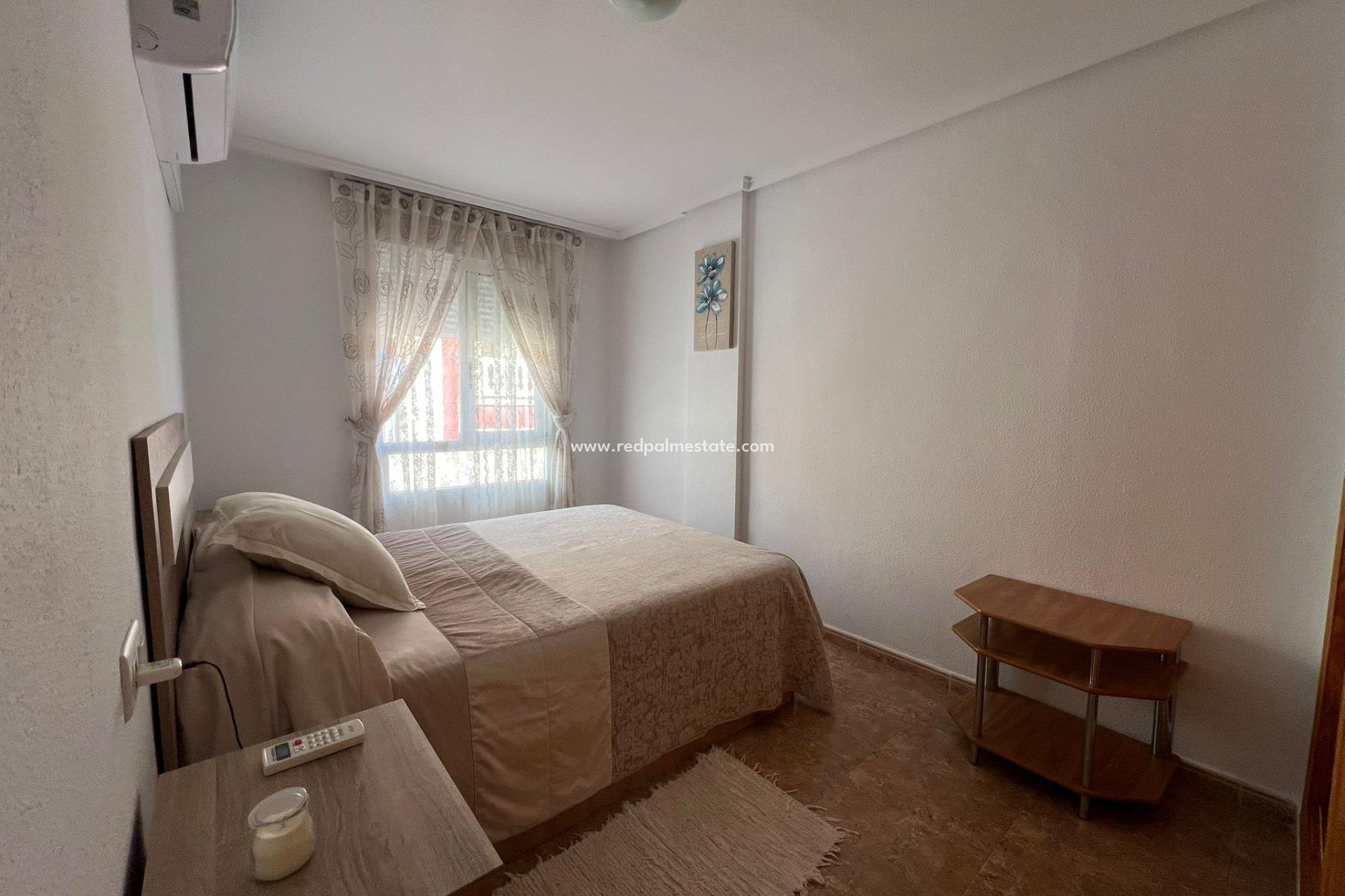 Resale - Apartments -
Torrevieja - Playa de los Locos