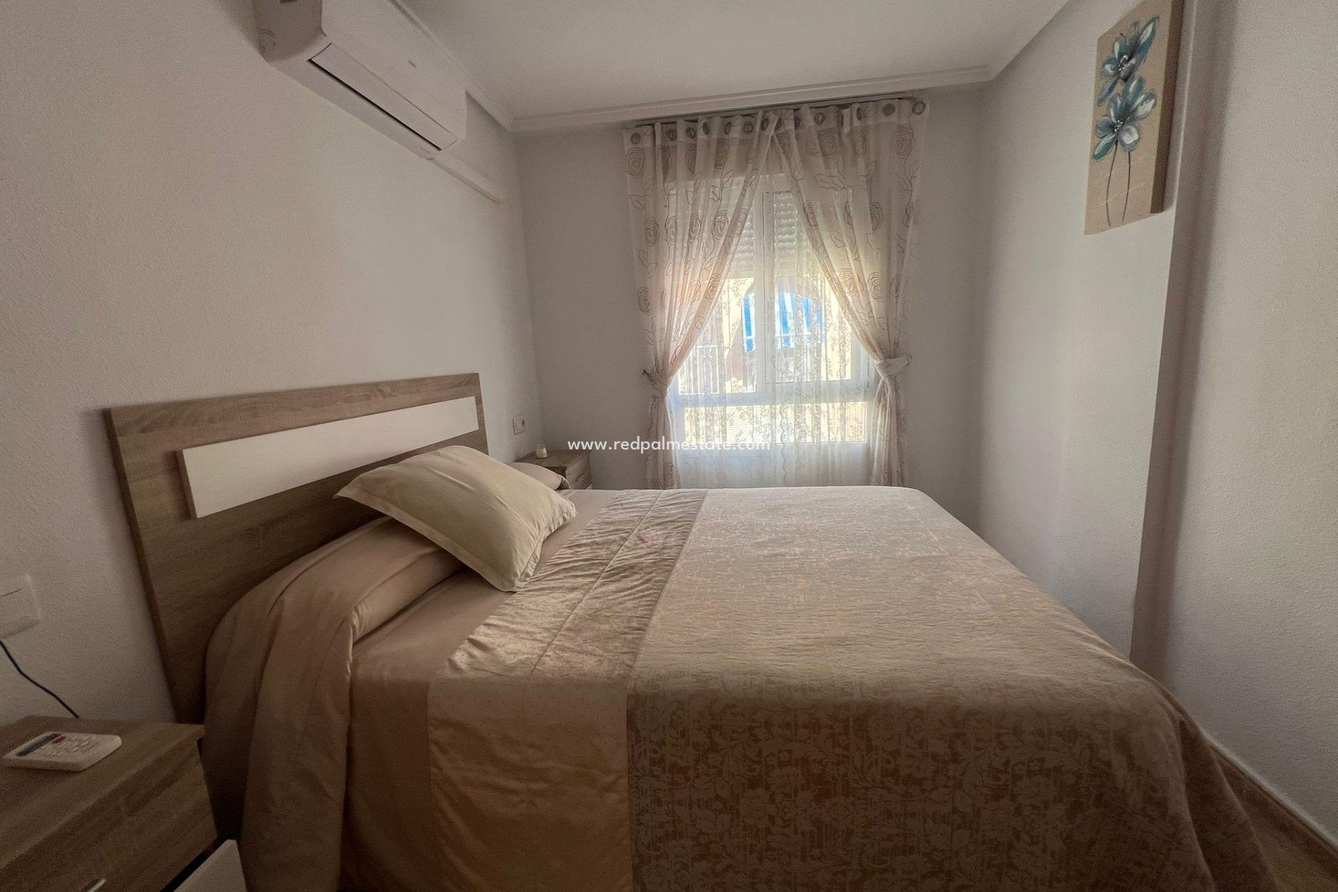 Resale - Apartments -
Torrevieja - Playa de los Locos