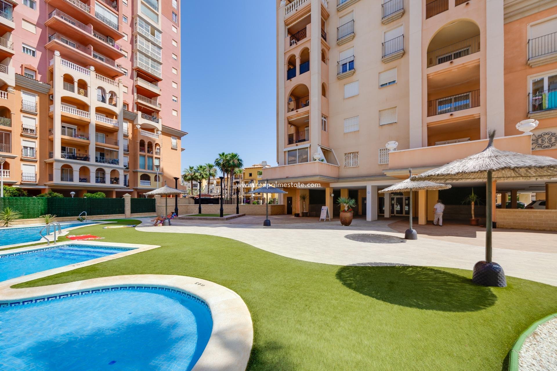 Resale - Apartments -
Torrevieja - Playa de los Locos