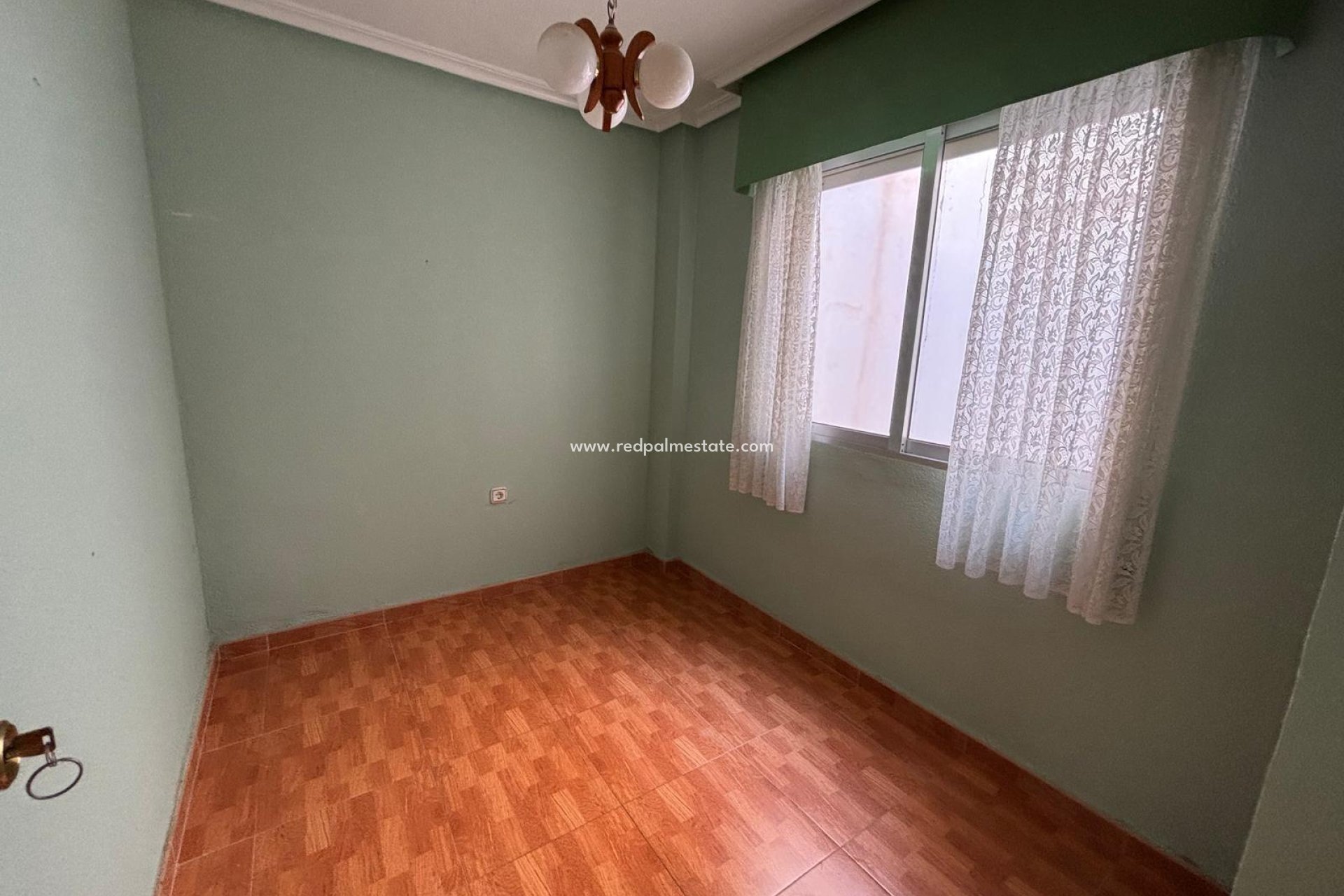 Resale - Apartments -
Torrevieja - Playa de los Locos