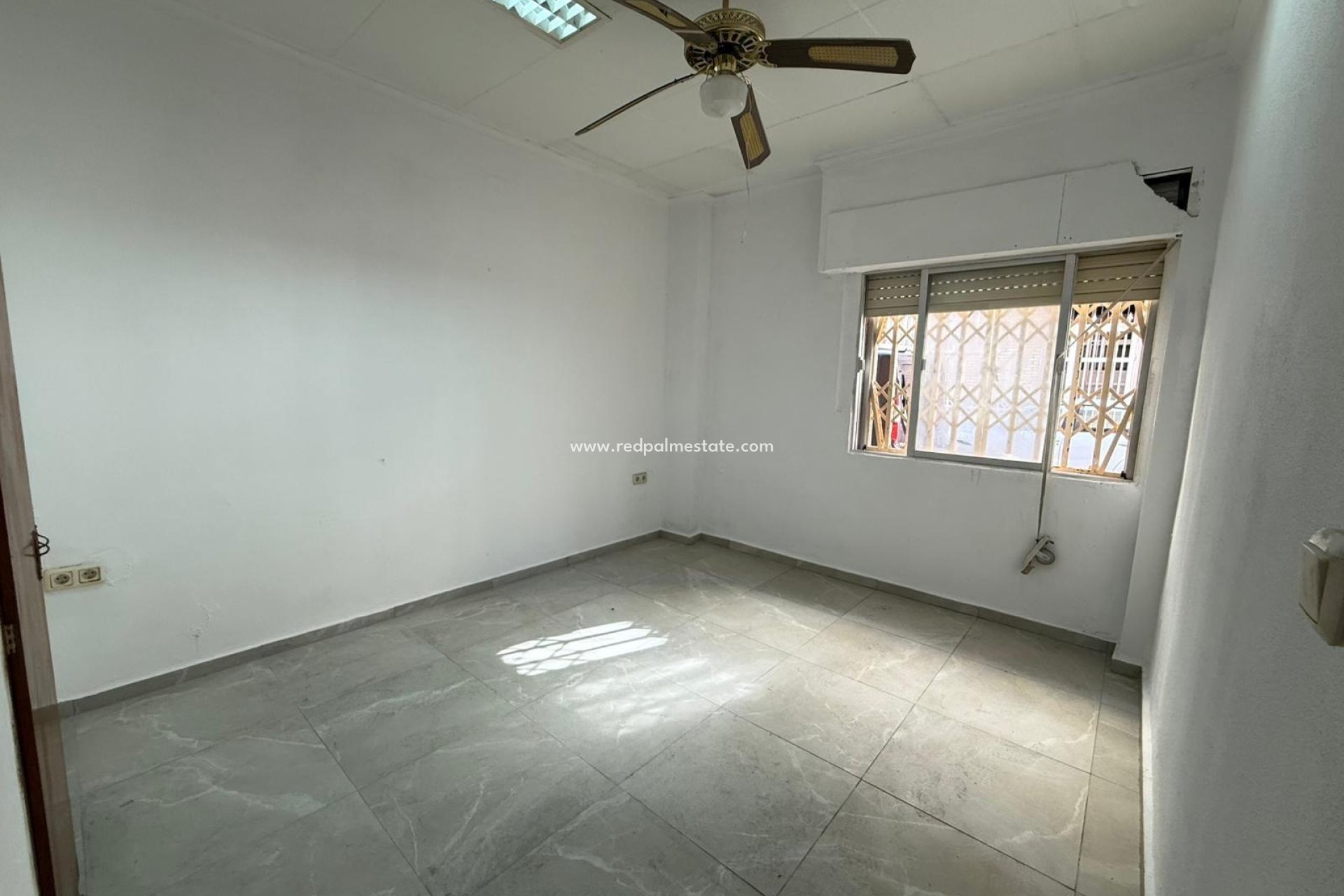 Resale - Apartments -
Torrevieja - Playa de los Locos