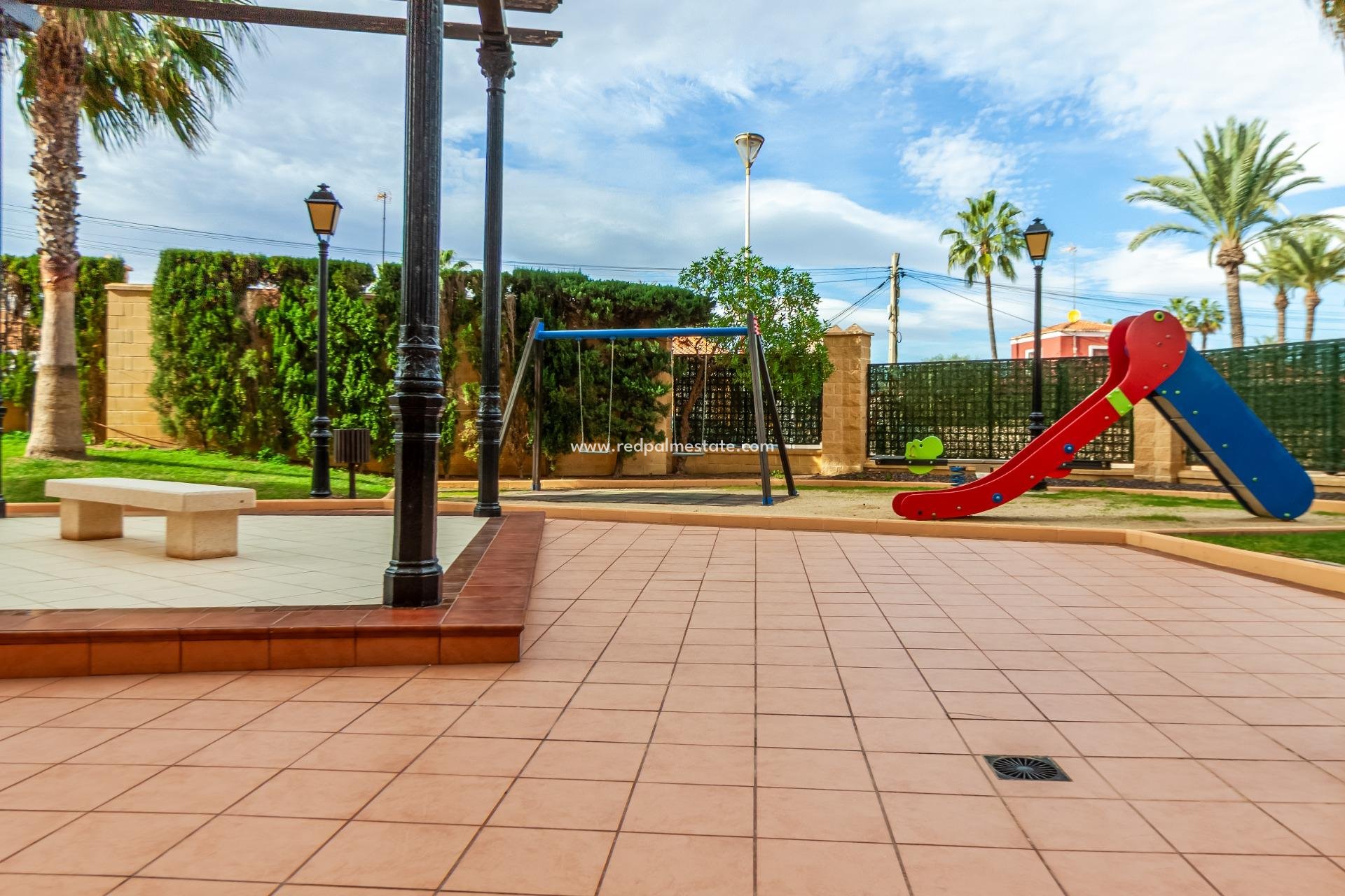 Resale - Apartments -
Torrevieja - Playa de los Locos