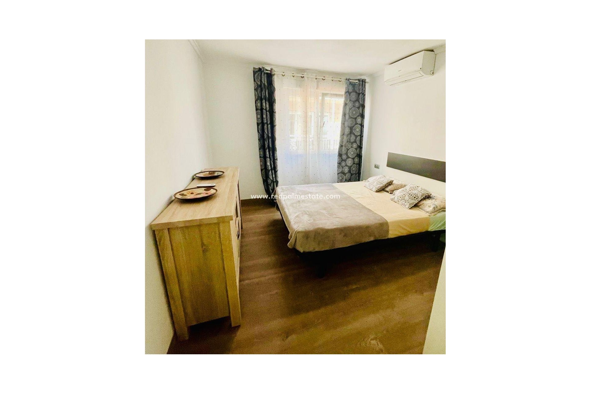 Resale - Apartments -
Torrevieja - Playa de los Naufragos