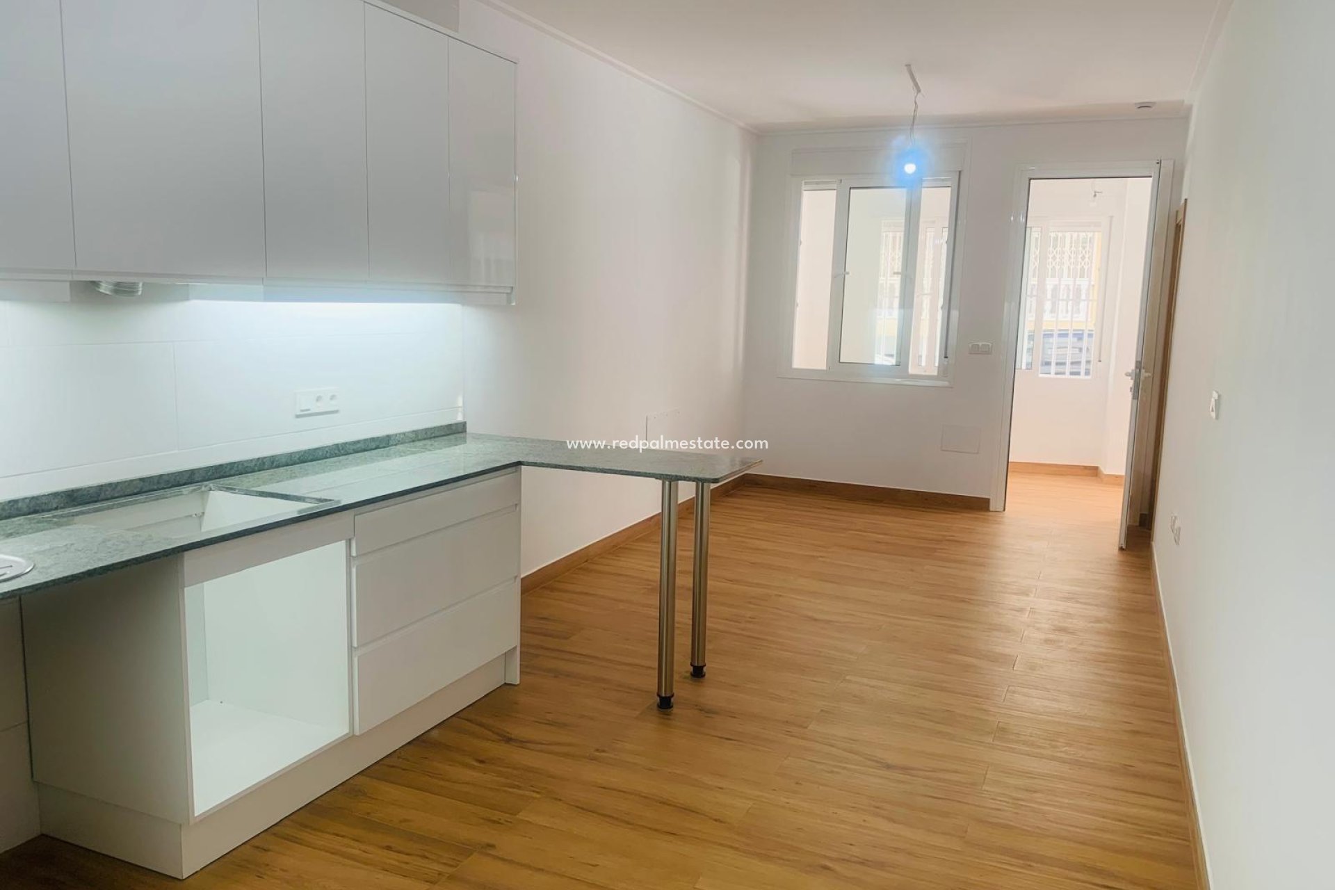 Resale - Apartments -
Torrevieja - Playa del Cura