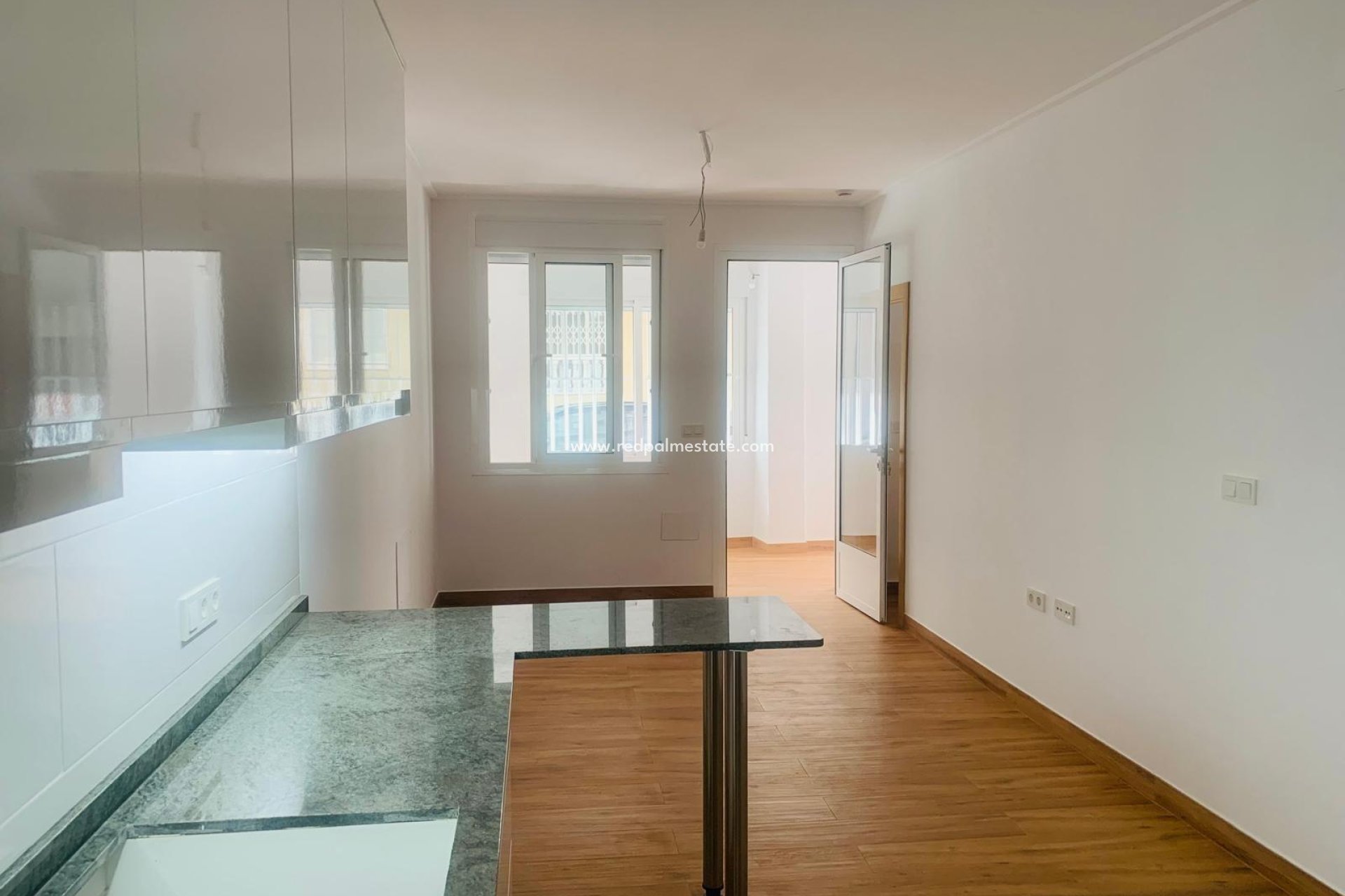 Resale - Apartments -
Torrevieja - Playa del Cura