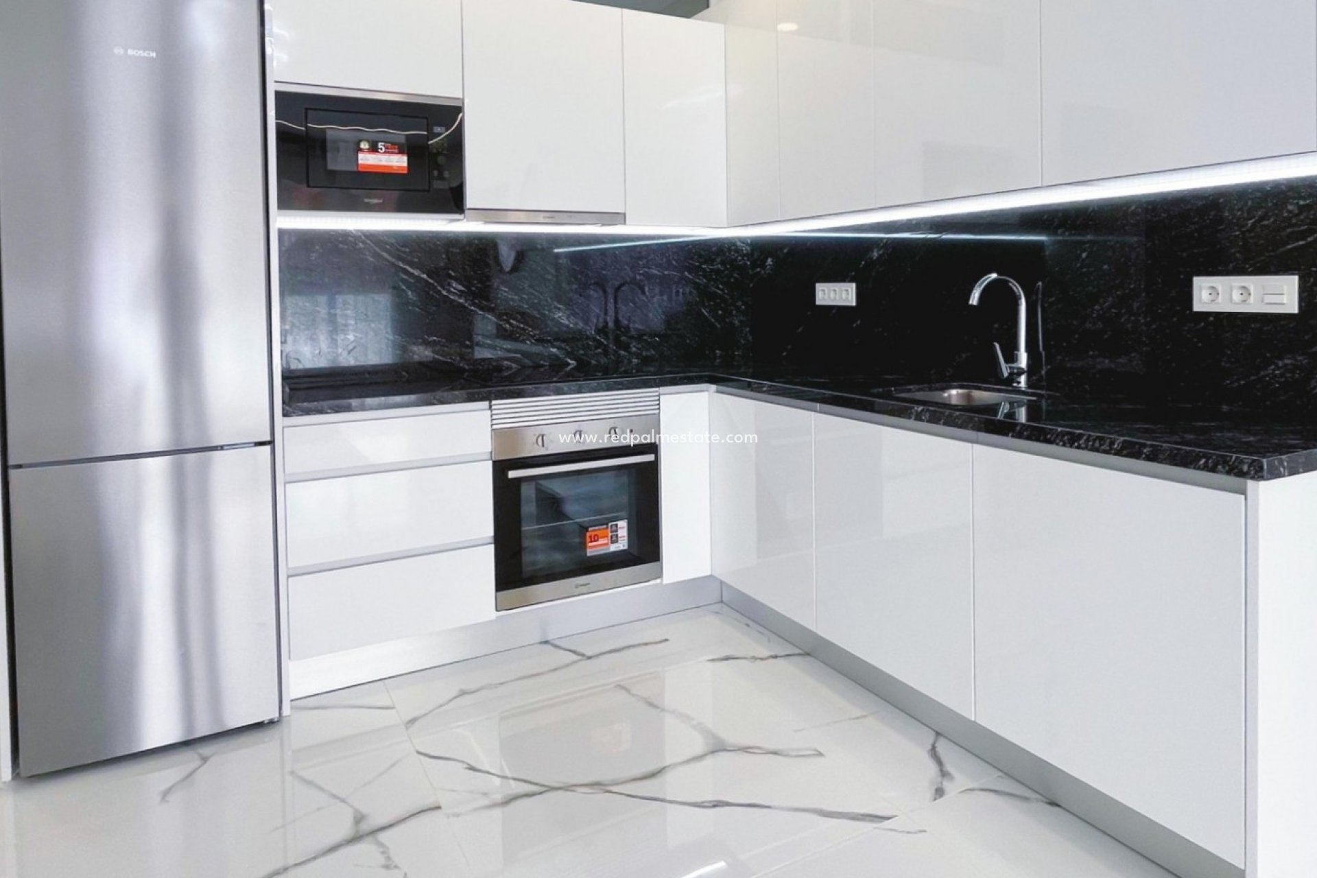 Resale - Apartments -
Torrevieja - Playa del Cura