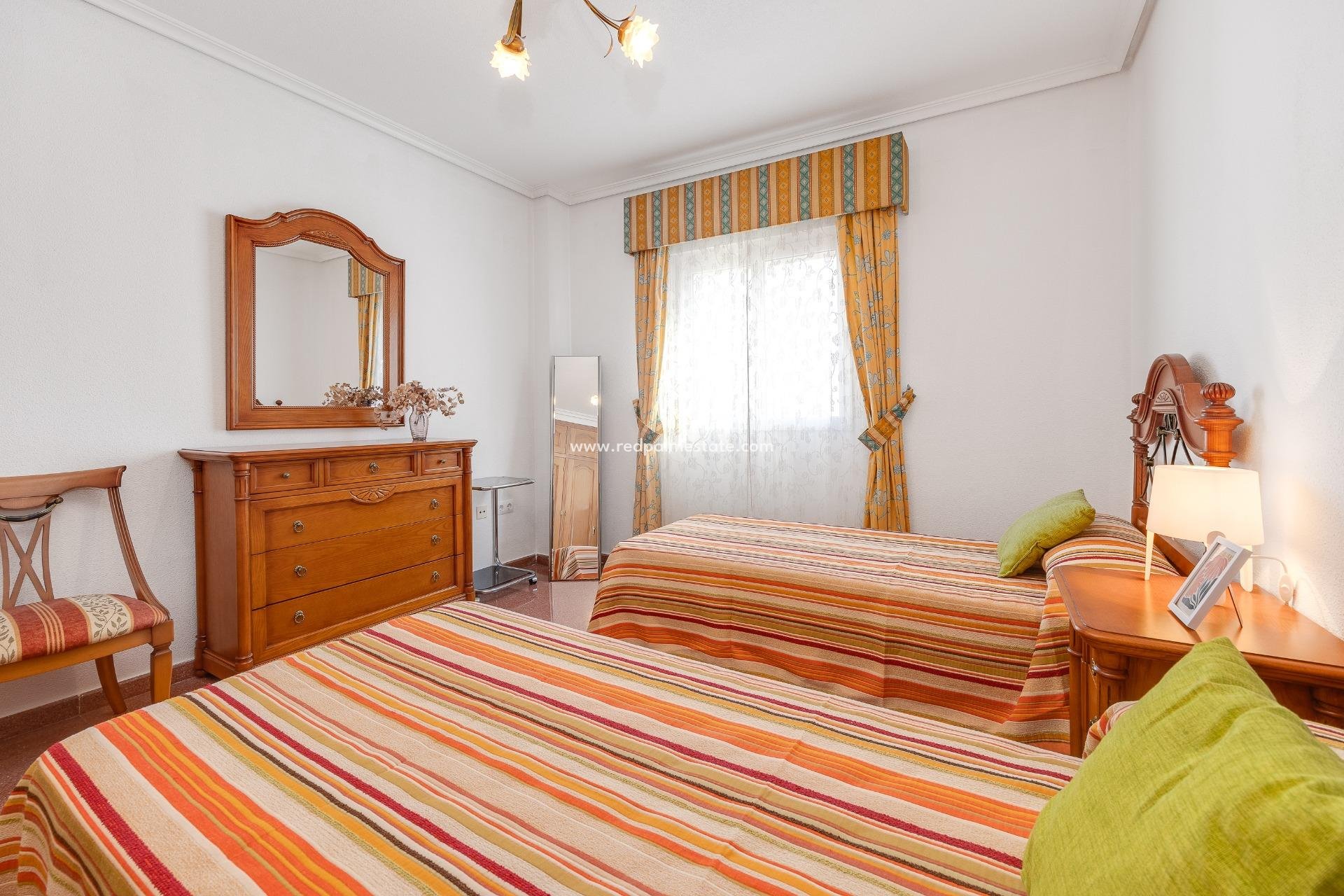 Resale - Apartments -
Torrevieja - Playa del Cura