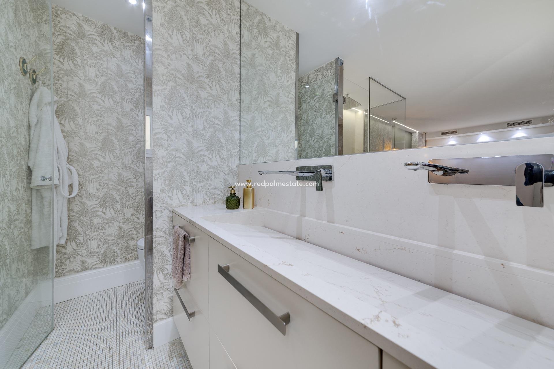 Resale - Apartments -
Torrevieja - Playa del Cura