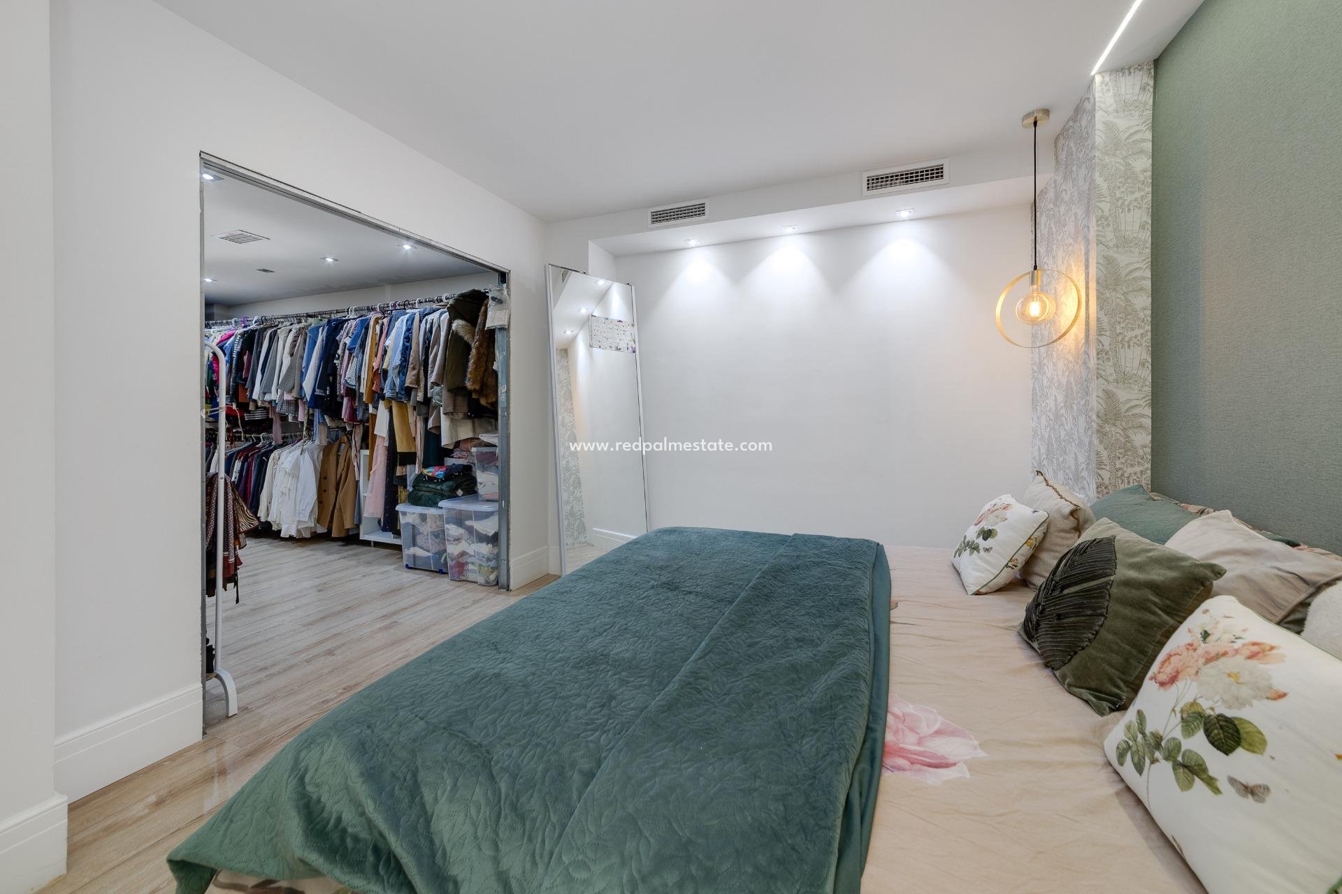 Resale - Apartments -
Torrevieja - Playa del Cura