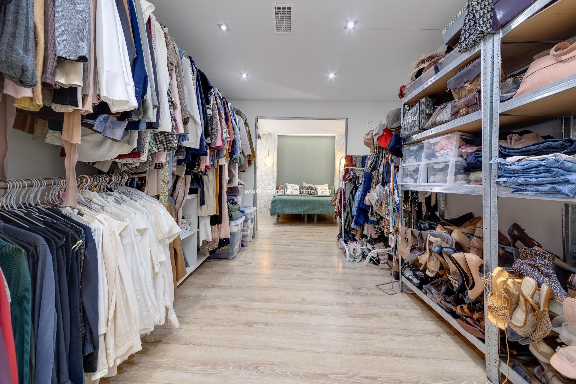 Resale - Apartments -
Torrevieja - Playa del Cura