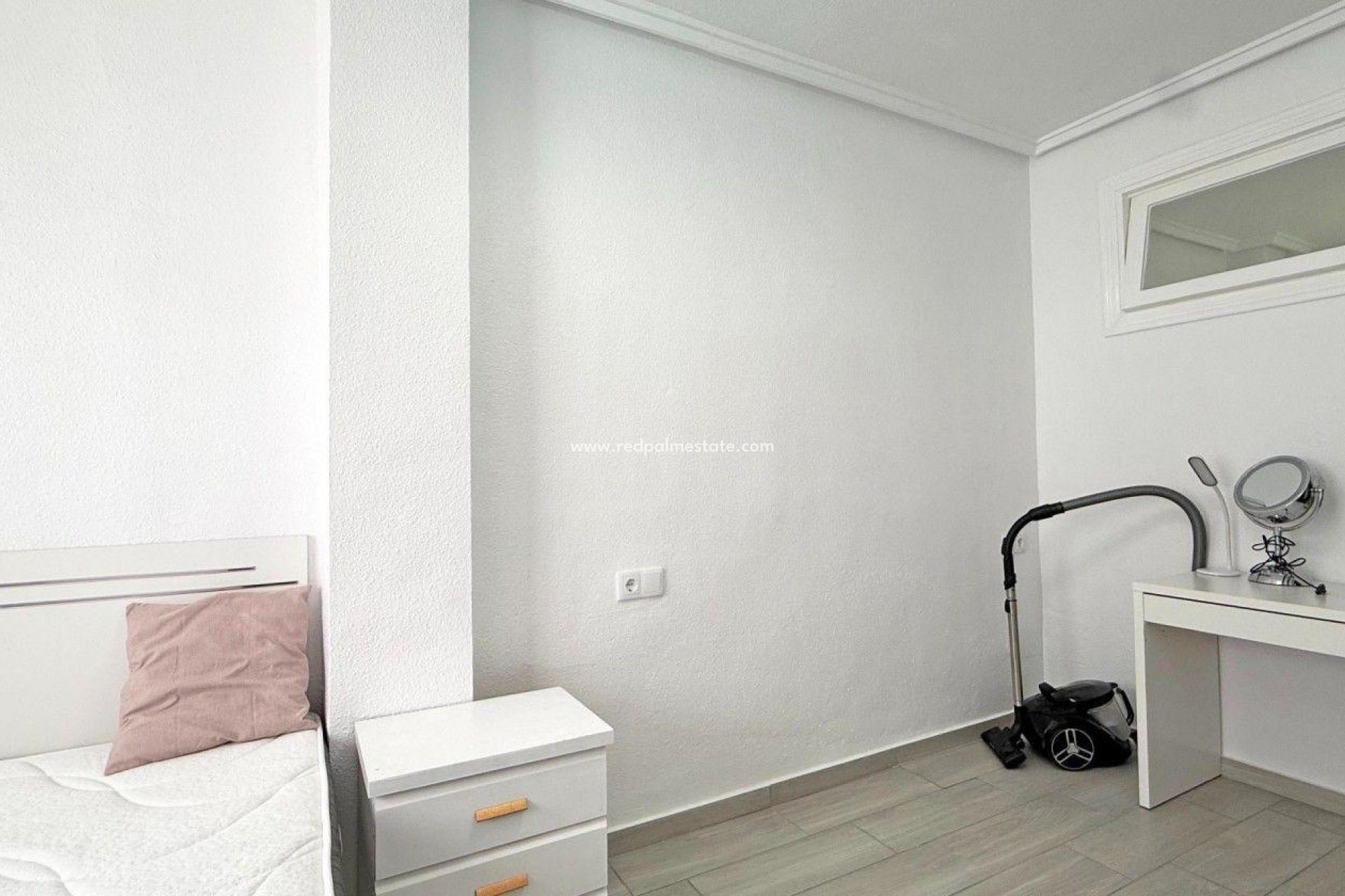 Resale - Apartments -
Torrevieja - Playa del Cura