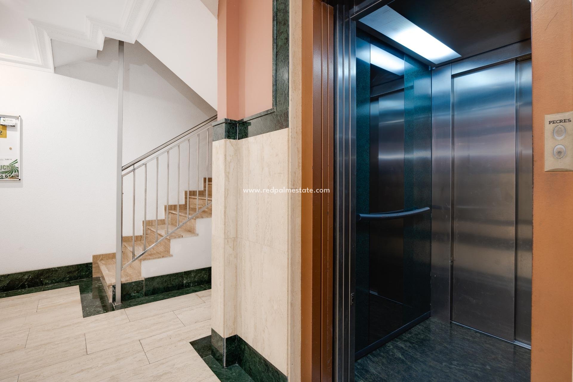 Resale - Apartments -
Torrevieja - Playa del Cura