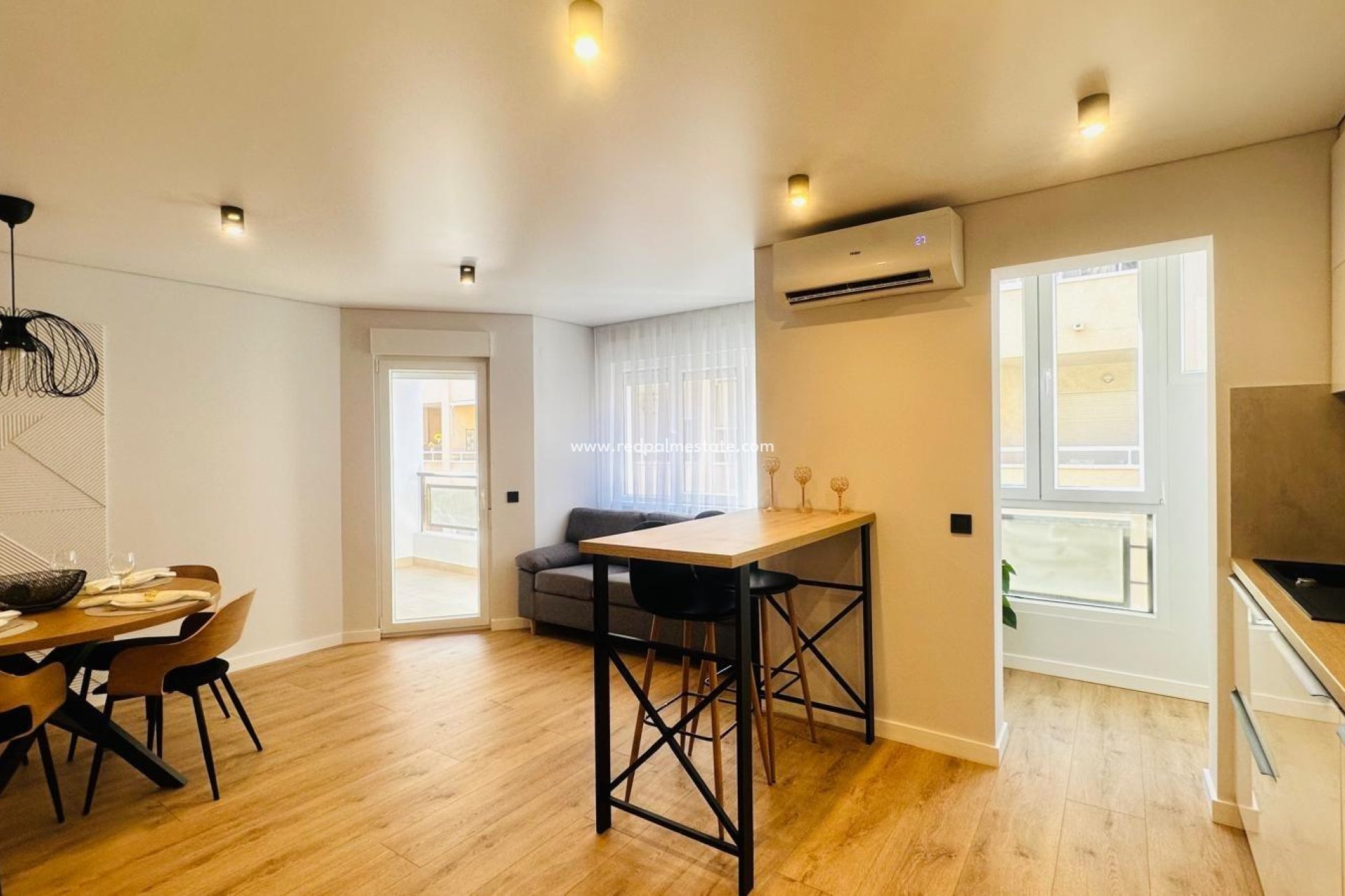 Resale - Apartments -
Torrevieja - Playa del Cura