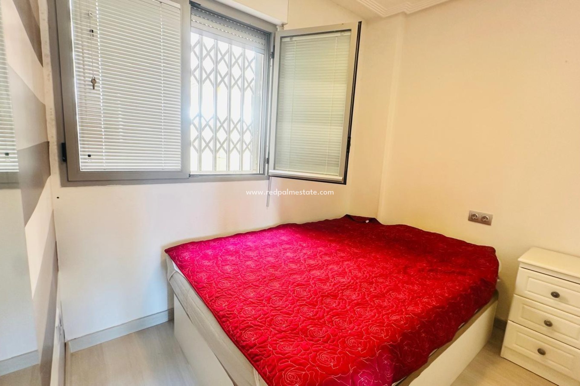 Resale - Apartments -
Torrevieja - Playa del Cura