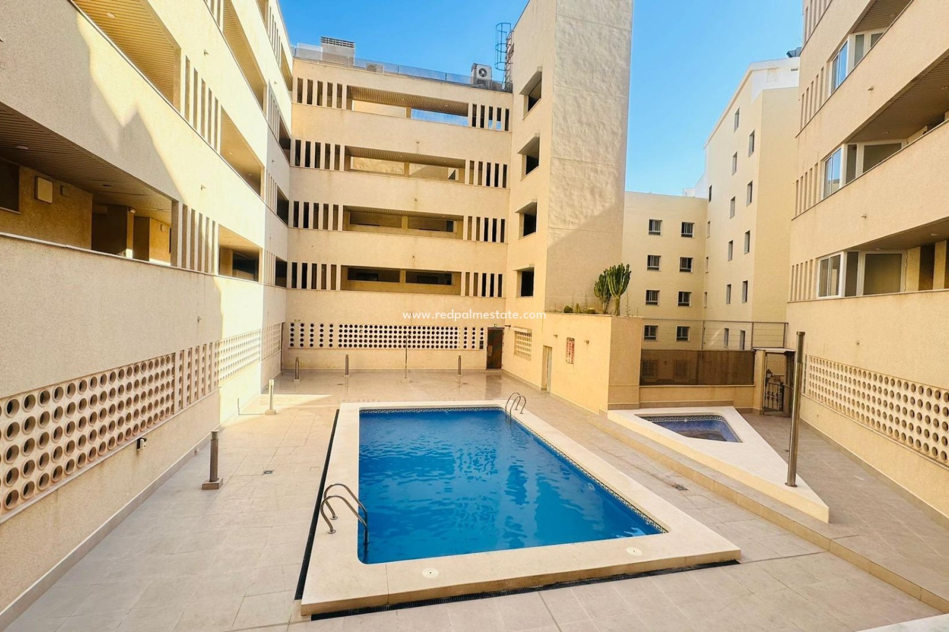 Resale - Apartments -
Torrevieja - Playa del Cura