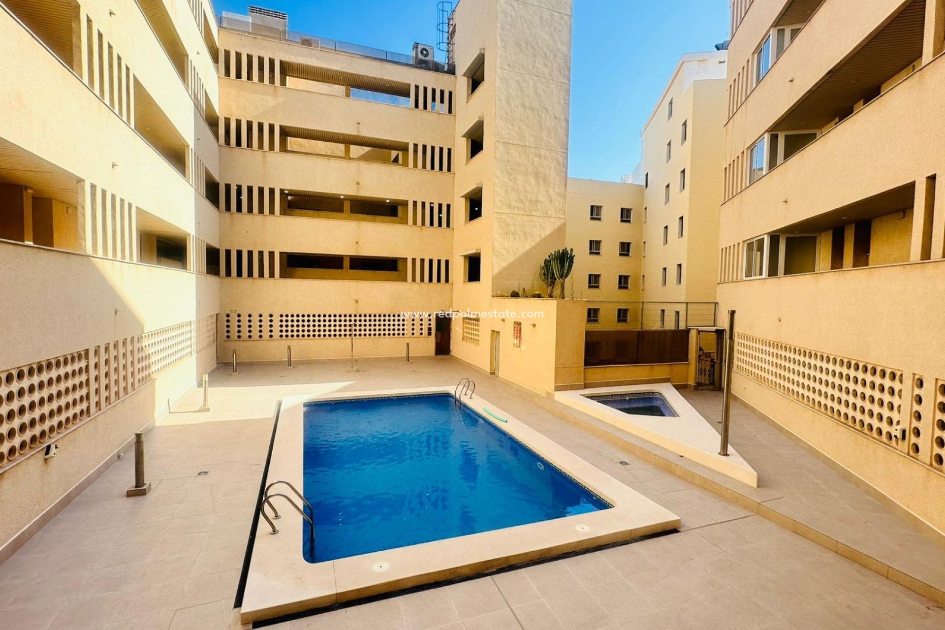 Resale - Apartments -
Torrevieja - Playa del Cura