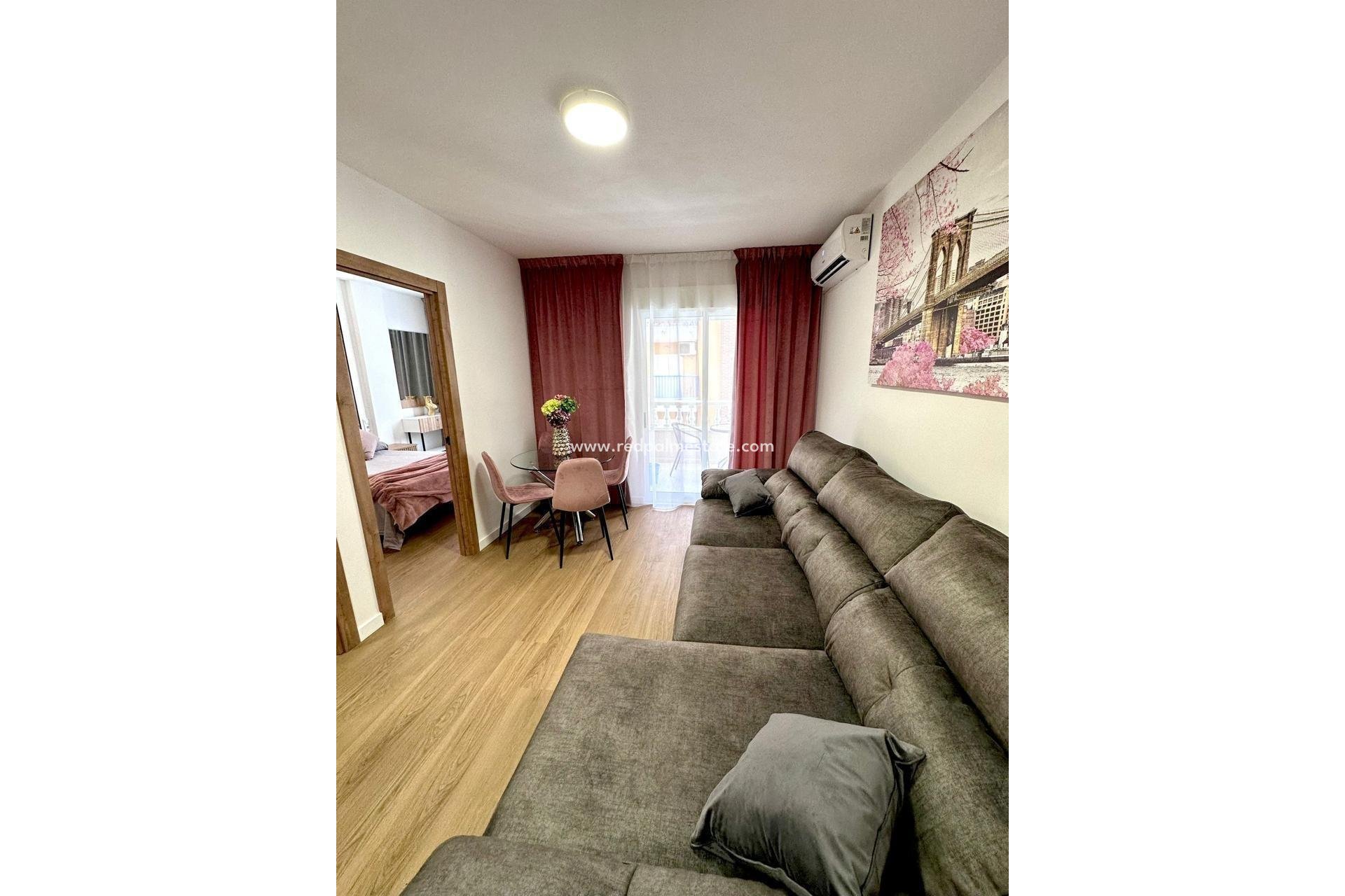 Resale - Apartments -
Torrevieja - Playa del Cura
