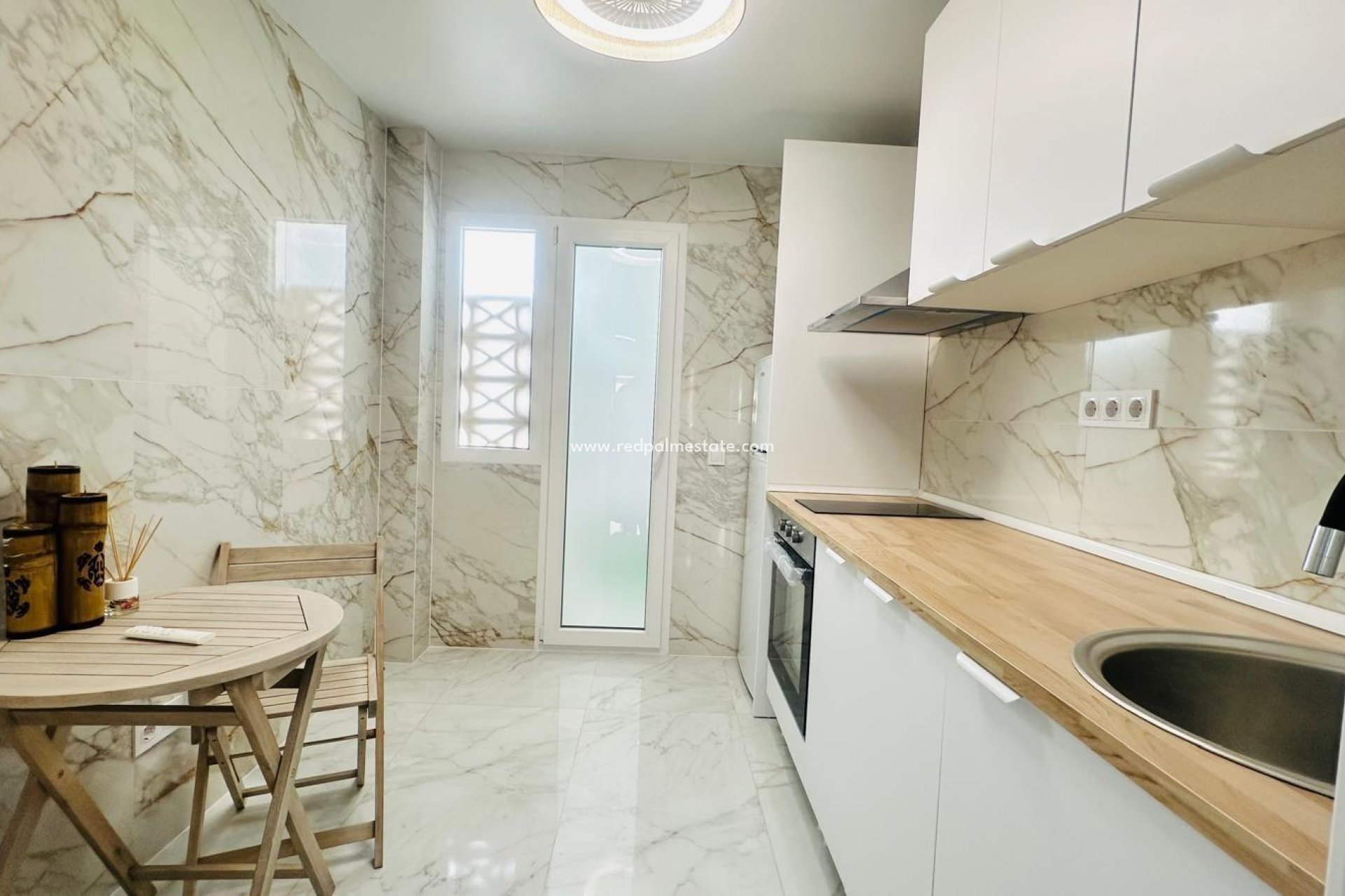 Resale - Apartments -
Torrevieja - Playa del Cura