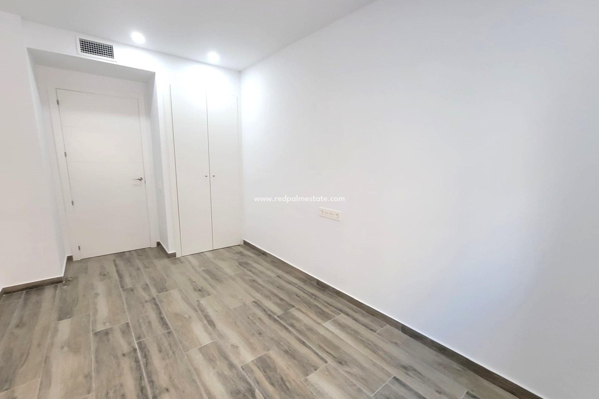 Resale - Apartments -
Torrevieja - Playa del Cura