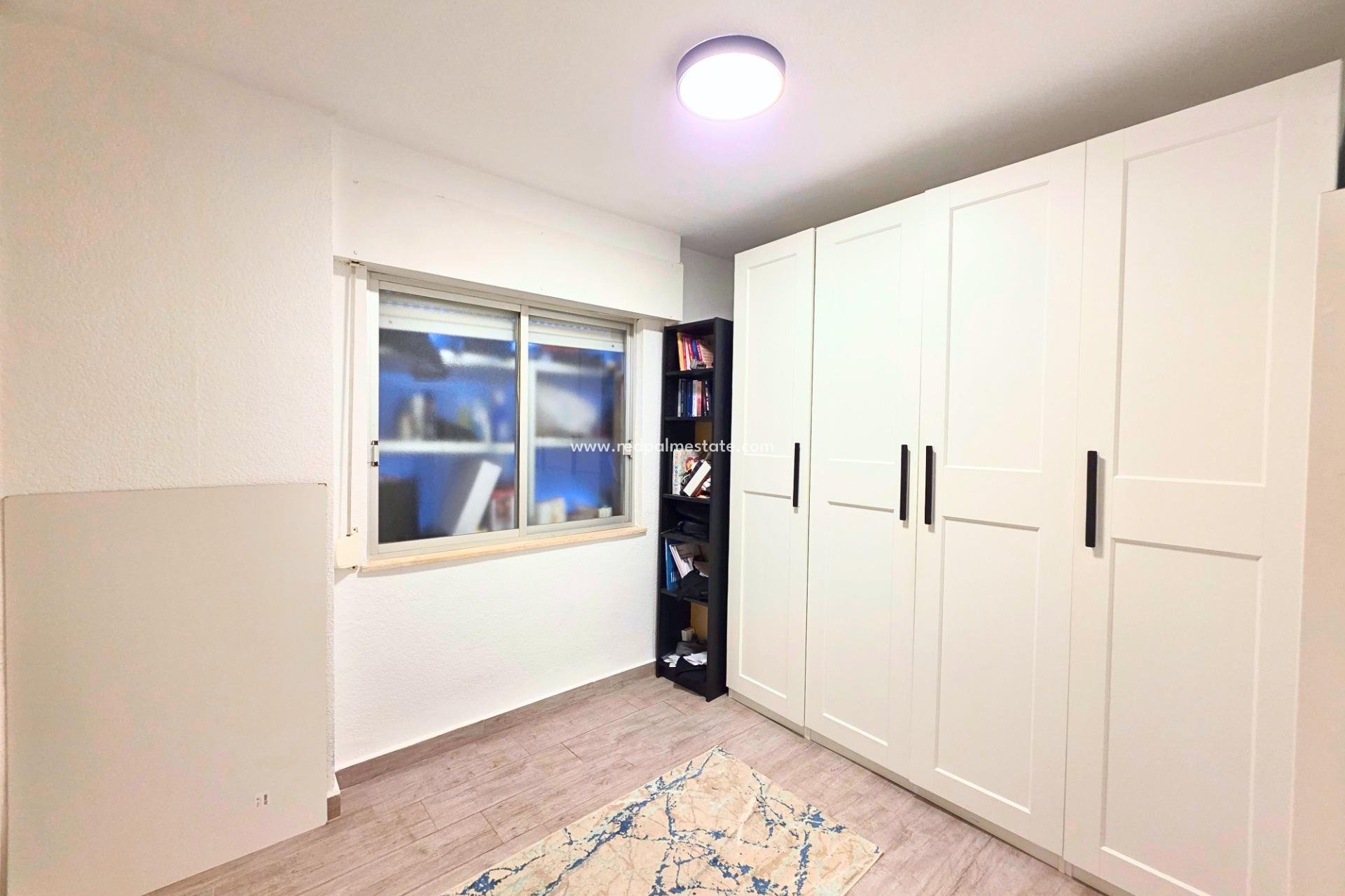 Resale - Apartments -
Torrevieja - Playa del Cura