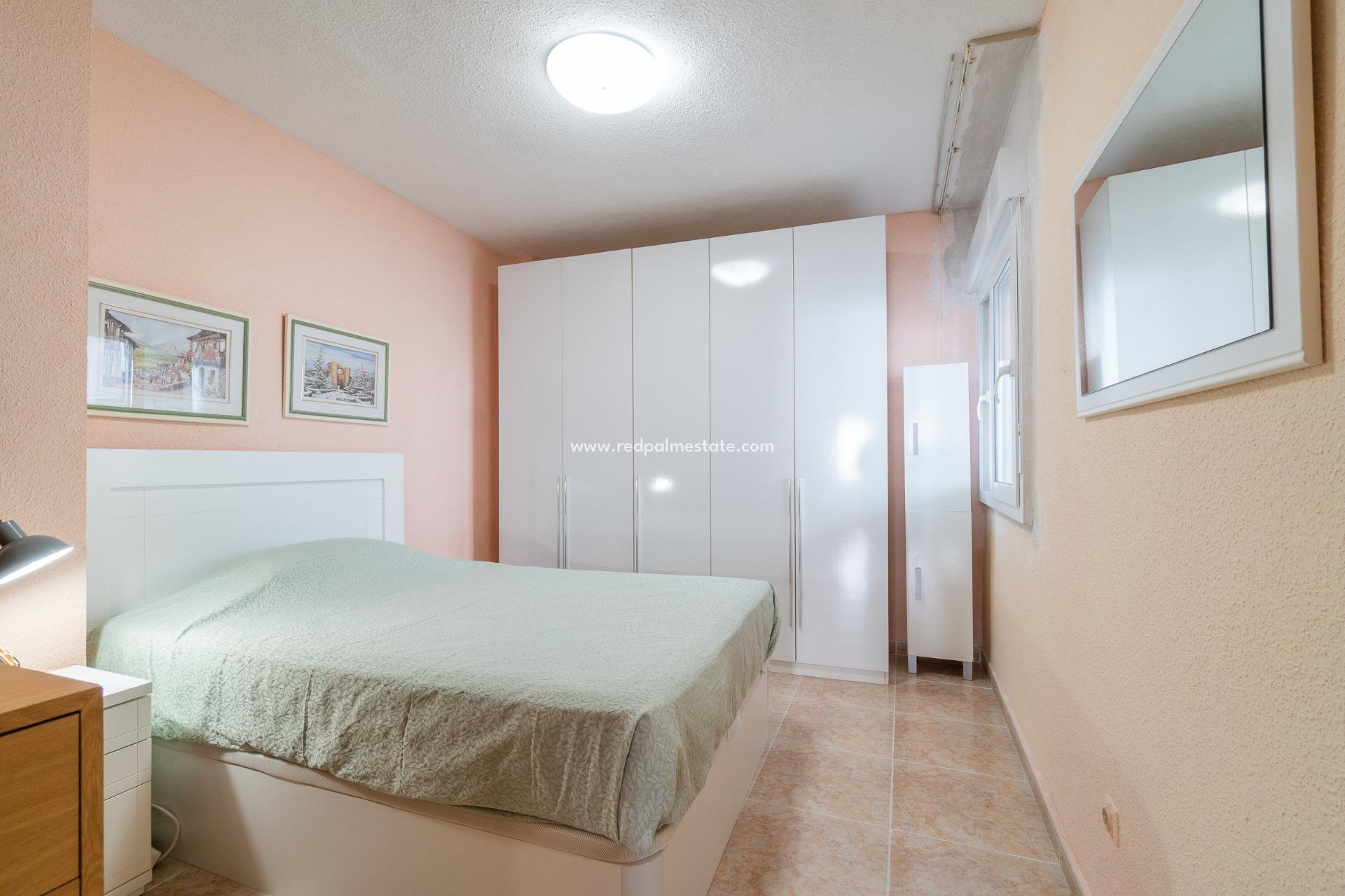 Resale - Apartments -
Torrevieja - Playa del cura