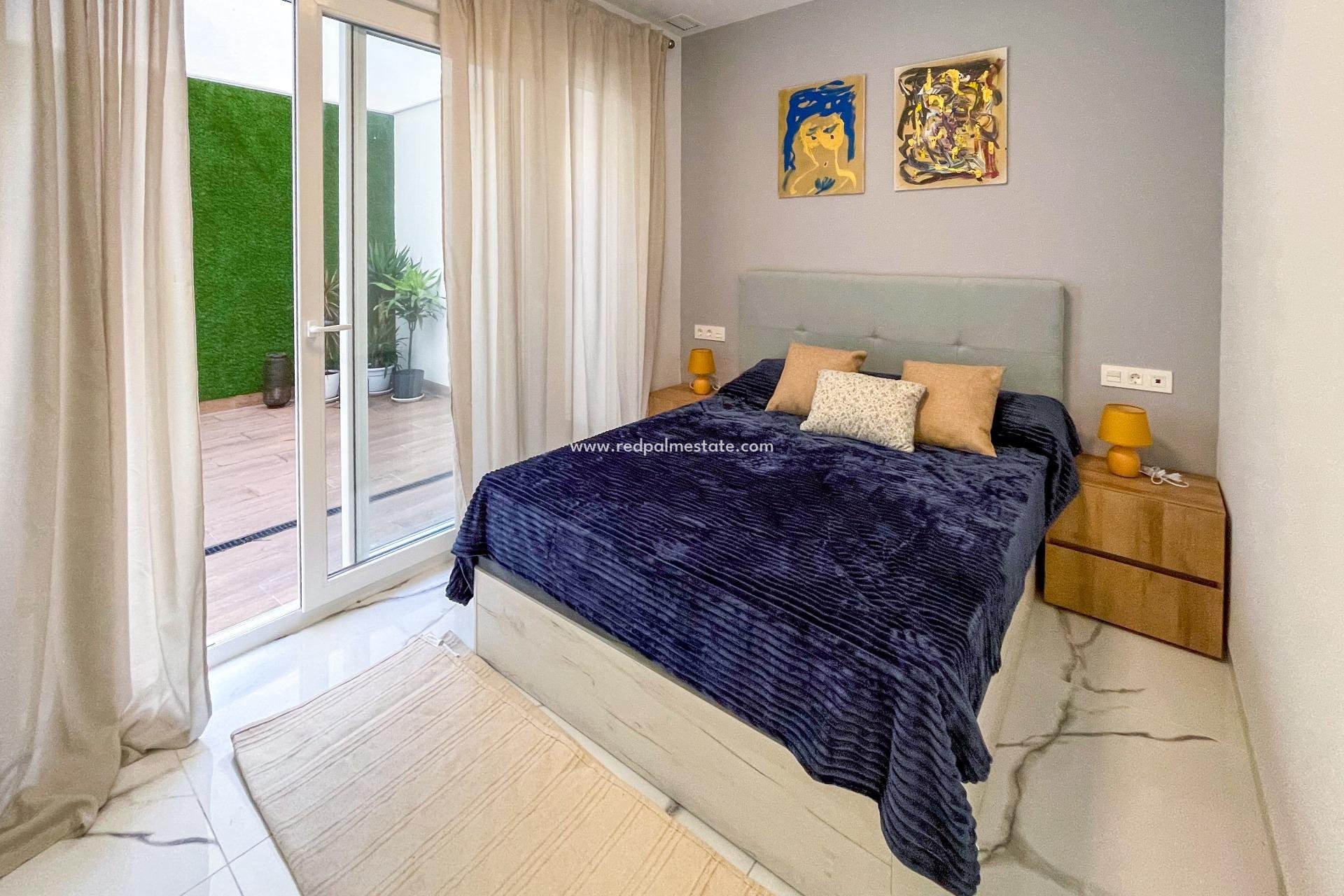 Resale - Apartments -
Torrevieja - Playa del Cura