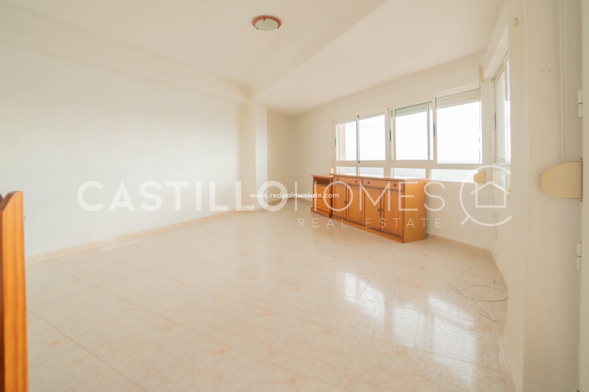 Resale - Apartments -
Torrevieja - Playa del Cura