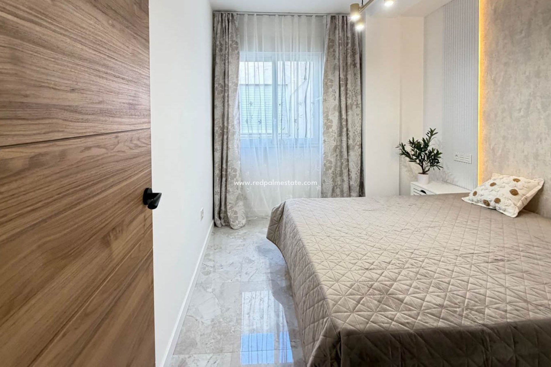 Resale - Apartments -
Torrevieja - Playa del Cura