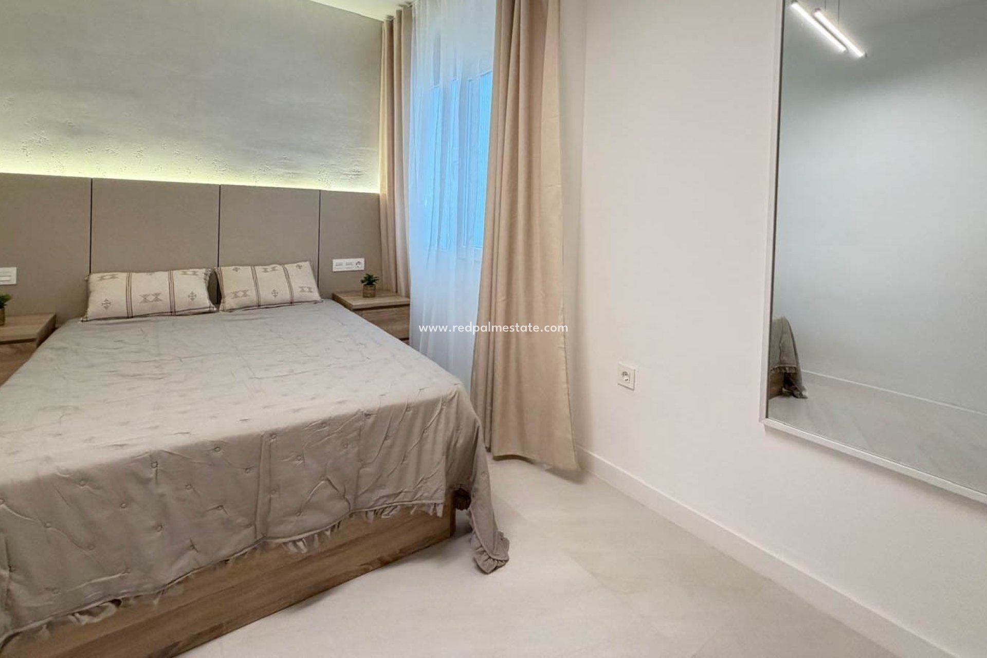 Resale - Apartments -
Torrevieja - Playa del Cura