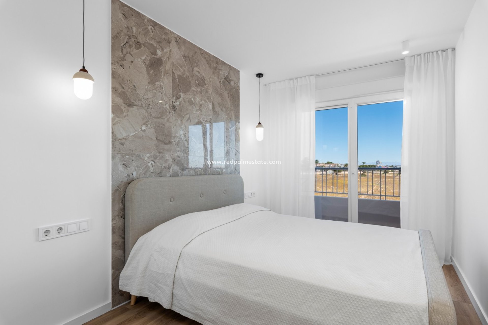 Resale - Apartments -
Torrevieja - Punta prima