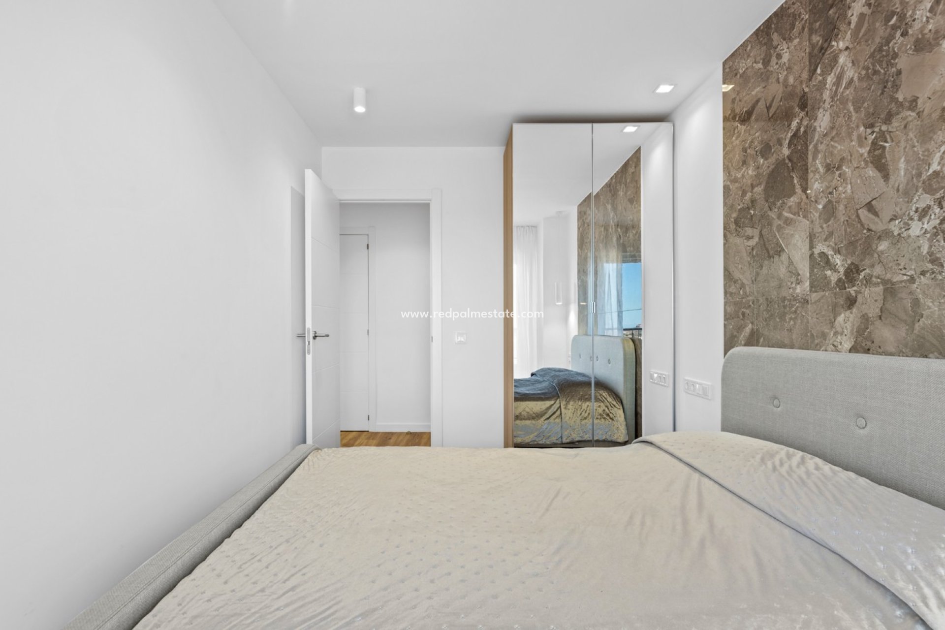 Resale - Apartments -
Torrevieja - Punta prima