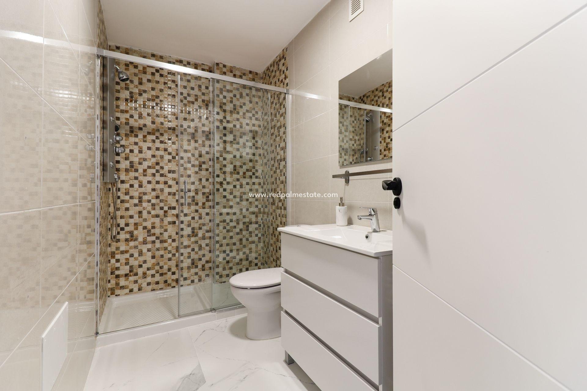 Resale - Apartments -
Torrevieja - Punta prima