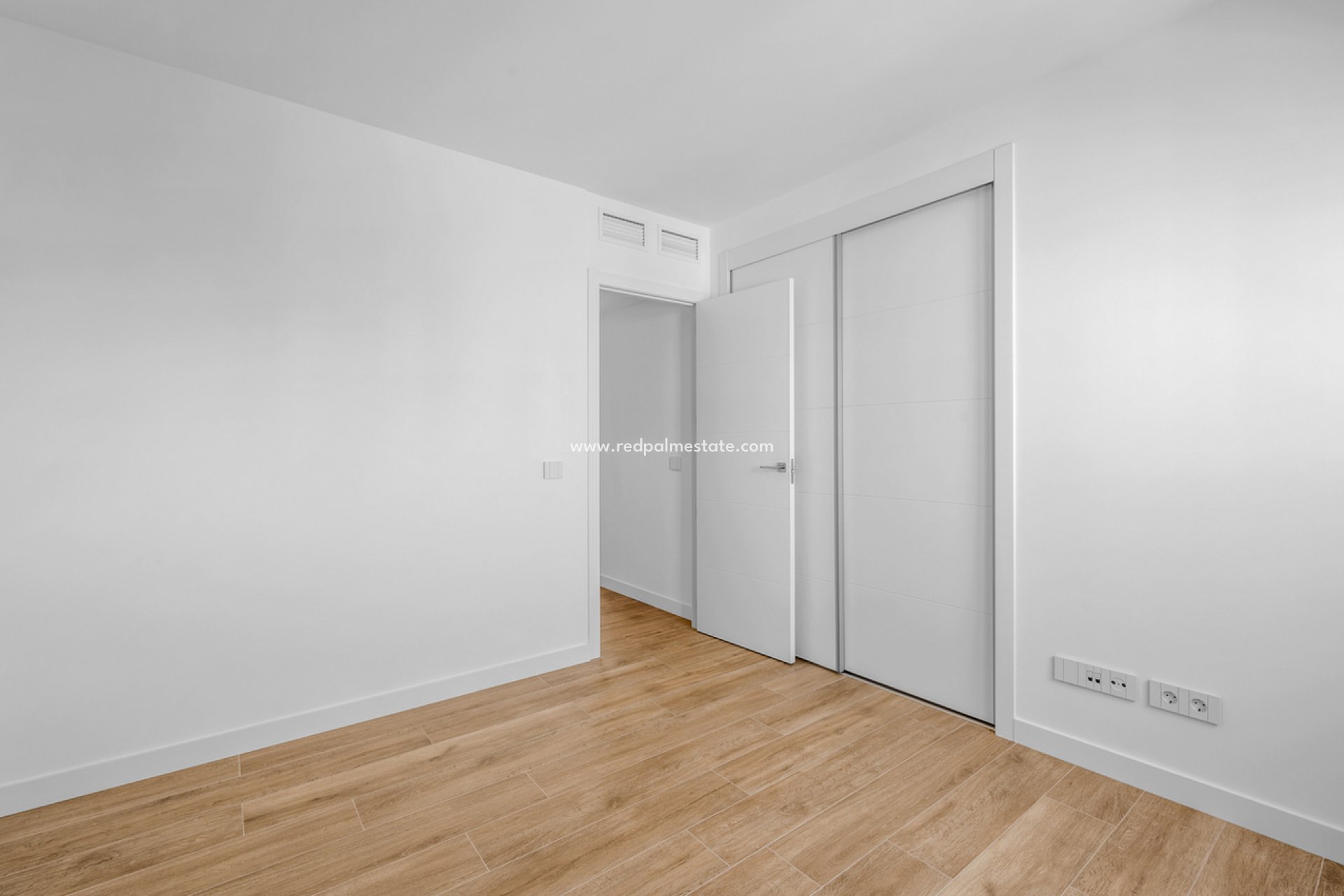 Resale - Apartments -
Torrevieja - Punta prima