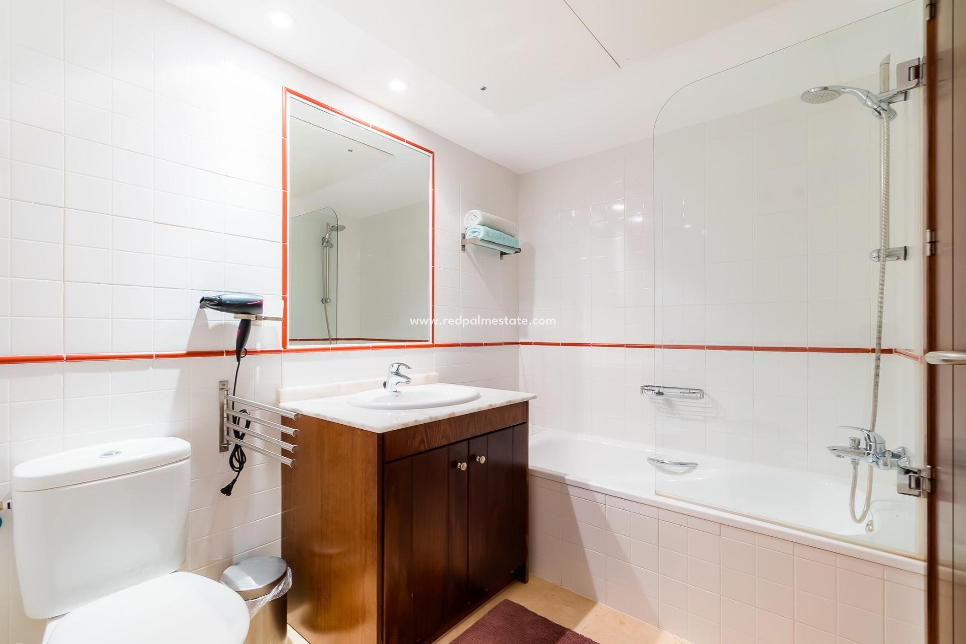 Resale - Apartments -
Torrevieja - Punta prima